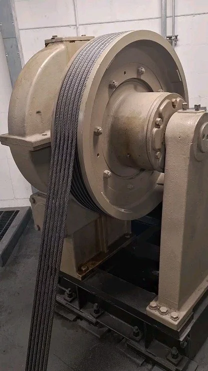This elevator machine has been doing its job of moving people up and down for nearly 40 years! #machinery #elevator #itstillruns