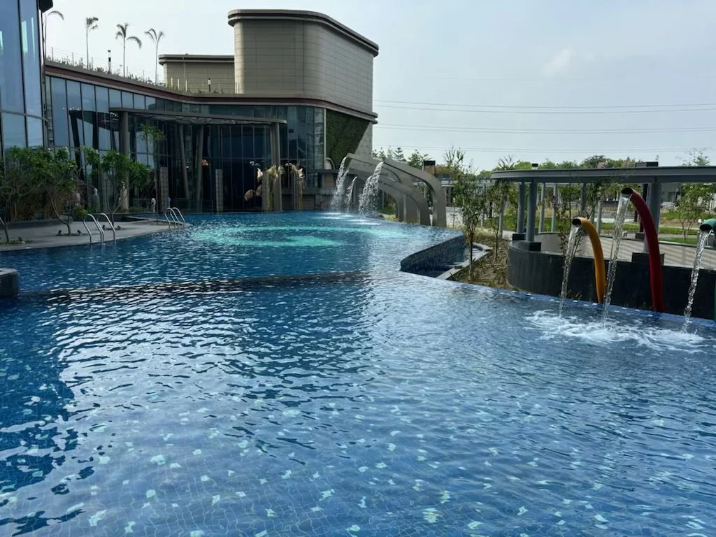 Gulshan dynasty outdoor.jpg