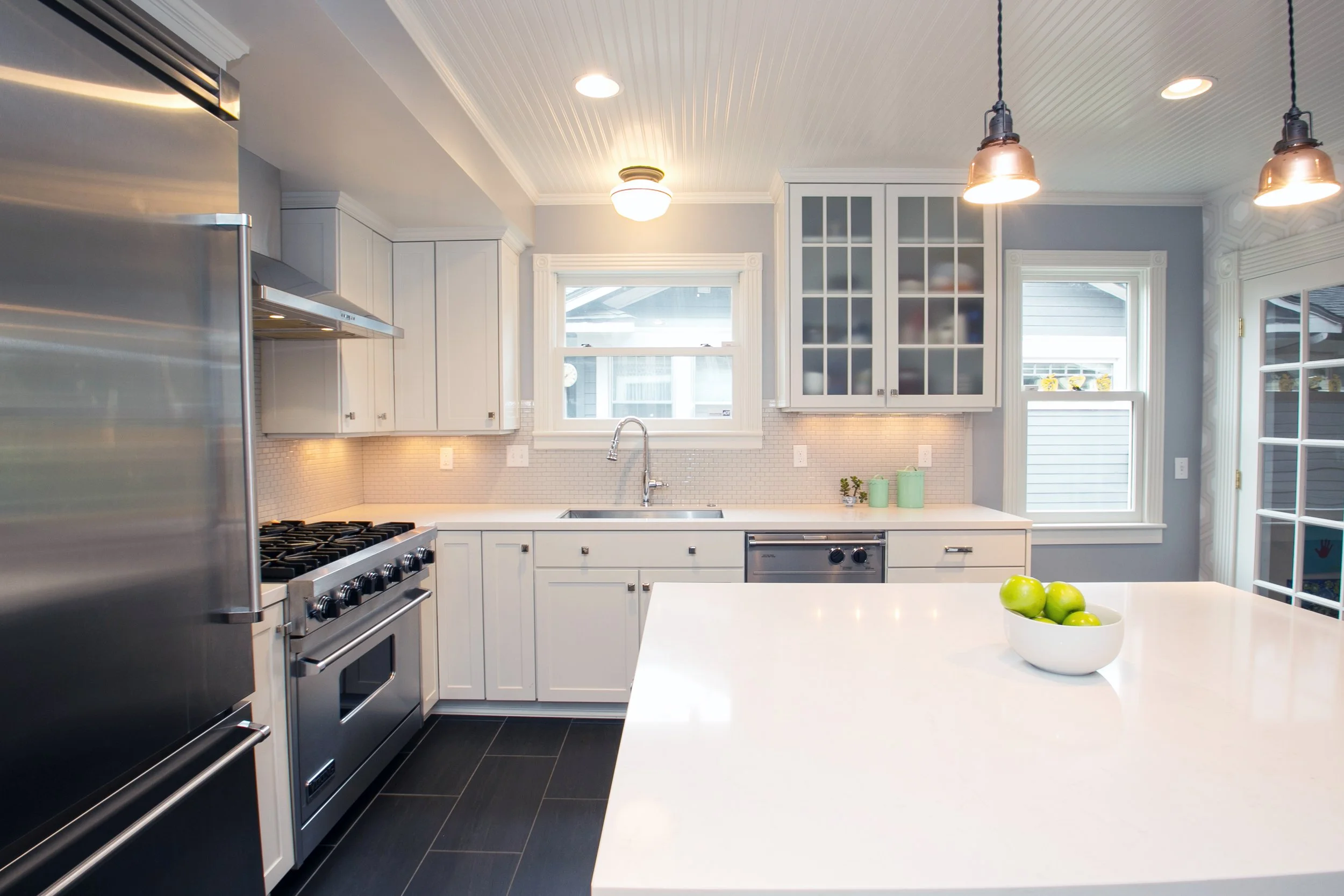 An image of a kitchen