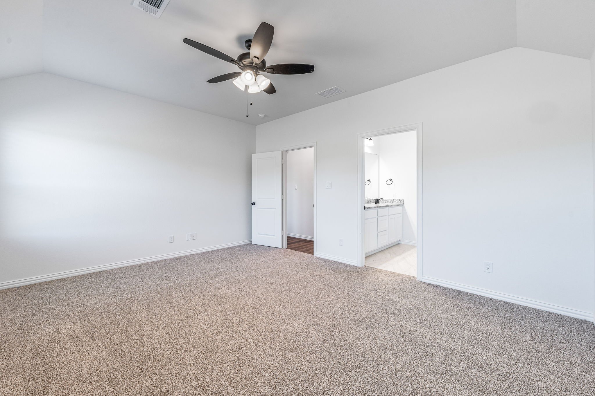 20-web-or-mls-1049_Leo-30.jpg