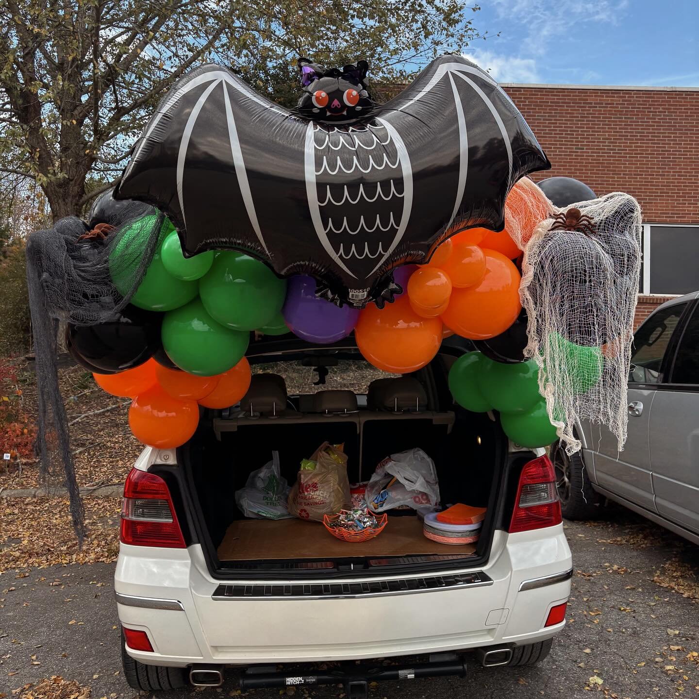Our cute trunk or treat garland 🎃👻🍭

The bat 🦇 balloon makes the garland a 1000/10 🤌🏼
We gave the kiddos a choice between cheese pizza or candy and you&rsquo;d honestly be surprised how many picked pizza! 🍕 🍬Of course, we gave some out to tho