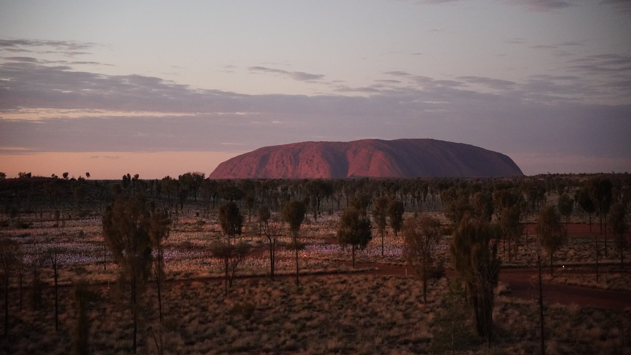 uluru_closeup.JPG