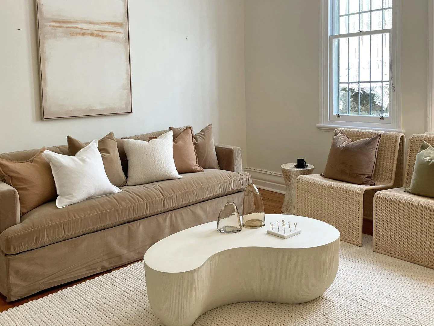 Caramel hues in Bondi 

#living #lounge #livingroom #livingroomdecor #bondi #propertystyling #propertystylist #sydneypropertystyling #interiordesign #residentialpropertystyling #homestyling #realestatestyling #interiorgoals #stylingsydney #propertyst