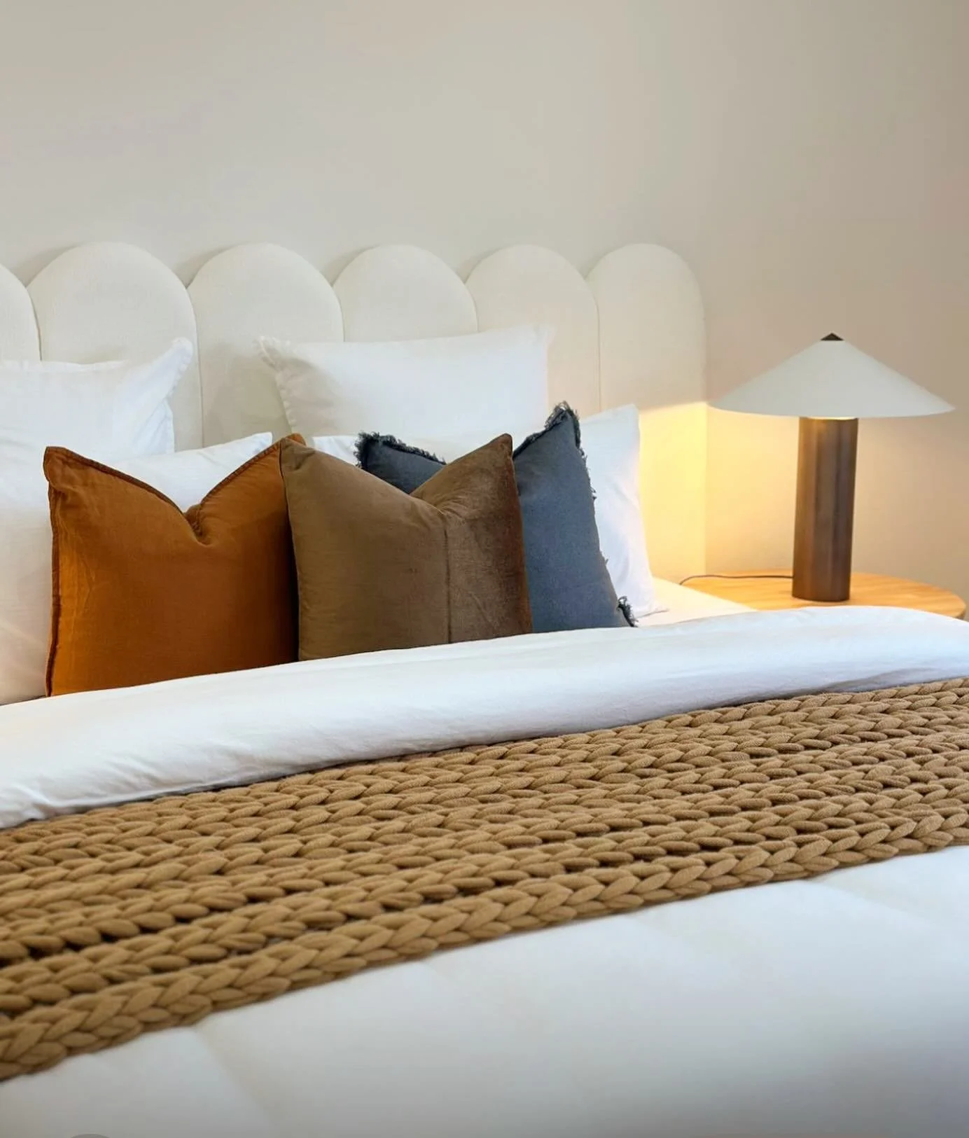 Oversized headboards are a vibe. This scalloped extravaganza gives luxe and grandiose feels with its size. Love it 🥰 

#headboard #bedhead #bedroom #bedroomdesign #bronze #propertystyling #propertystylist #sydneypropertystyling #interiordesign #resi