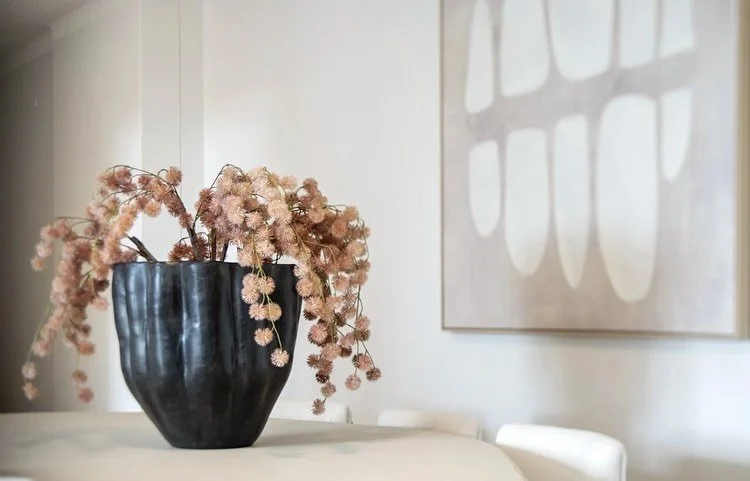 Capturing the details of this oversized dining in a 2 bed apartment. 

@jamescahill_belleglebe @jamescahill_belleglebe 

#dining #diningtable #diningroomdecor #innerwest 
propertystyling #propertystylist #sydneypropertystyling #interiordesign #reside