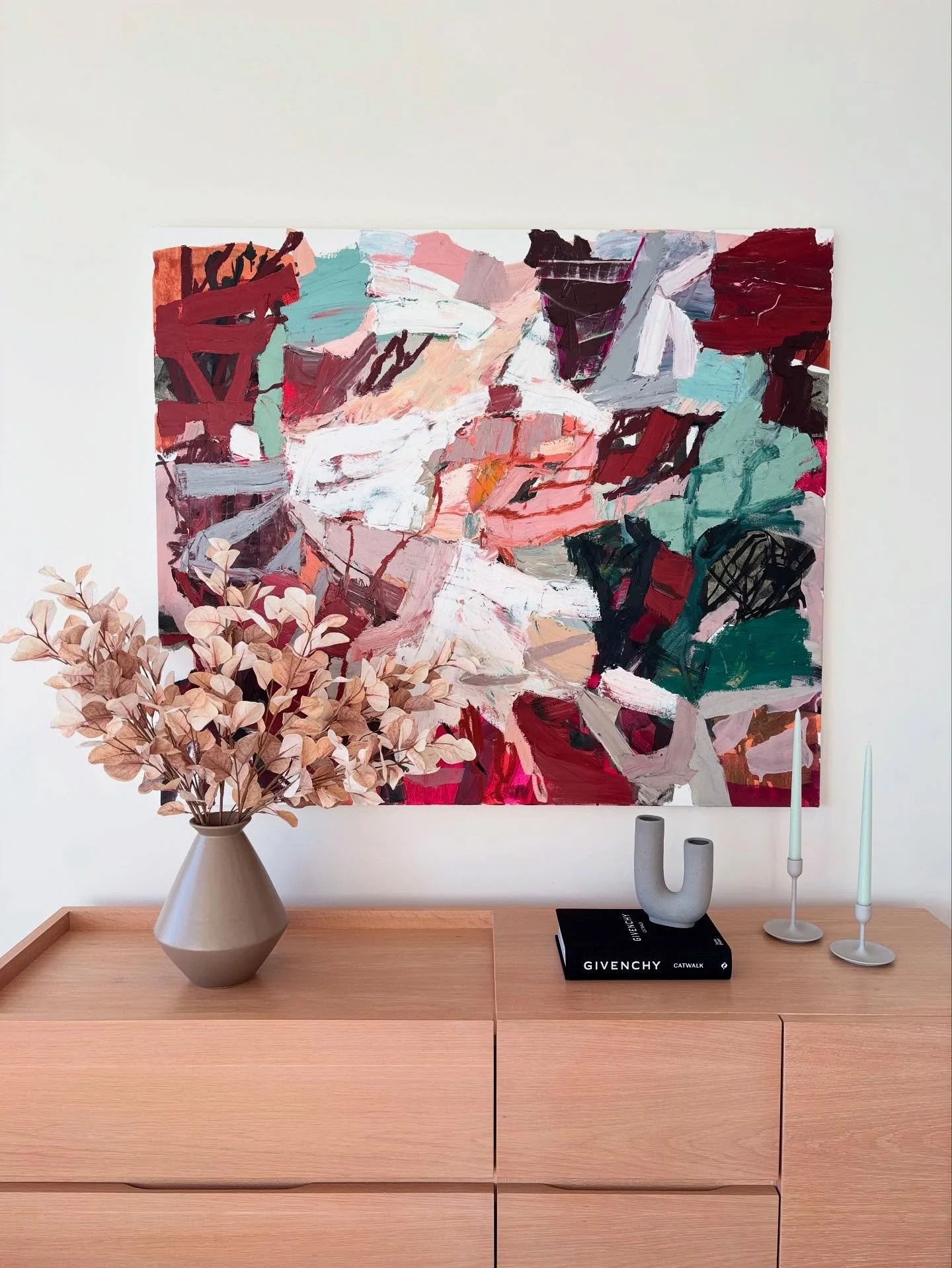 Partial styling is a great way to incorporate some of your own lovely pieces with some of ours, and the results speak for themselves

#partialstyling #partialstyle #buffet #masterbedroomdesign #mainbedroom #propertystyling #propertystylist #sydneypro