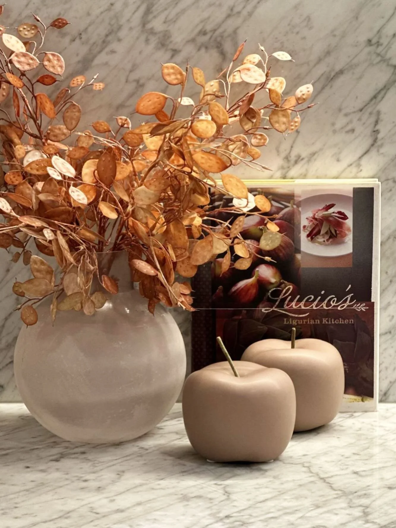 When grey marble meets warm styling

#kitchen #kitchenstyling #marble #warm #propertystyling #propertystylist #sydneypropertystyling #interiordesign #residentialpropertystyling #homestyling #realestatestyling #interiorgoals #stylingsydney #propertyst