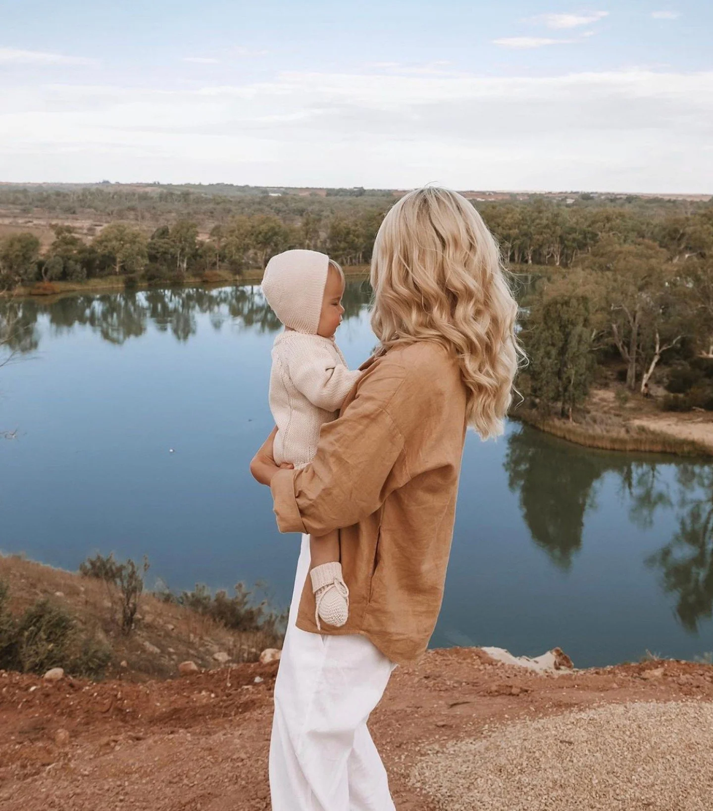 Weekend stays with @elisecook

We are a boutique homestead with luxe comfort and views that stretch so far the horizon feels endless. The River Vista is perfect for weekend escapes, intimate weddings &amp; reconnecting with what matters.