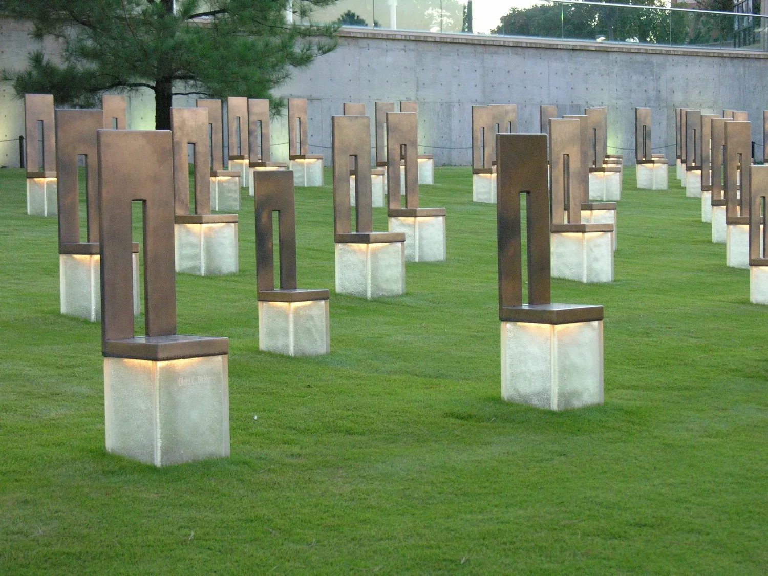 Oaklahoma+City+Memorial+-+Cast+Glass+installation-2.webp