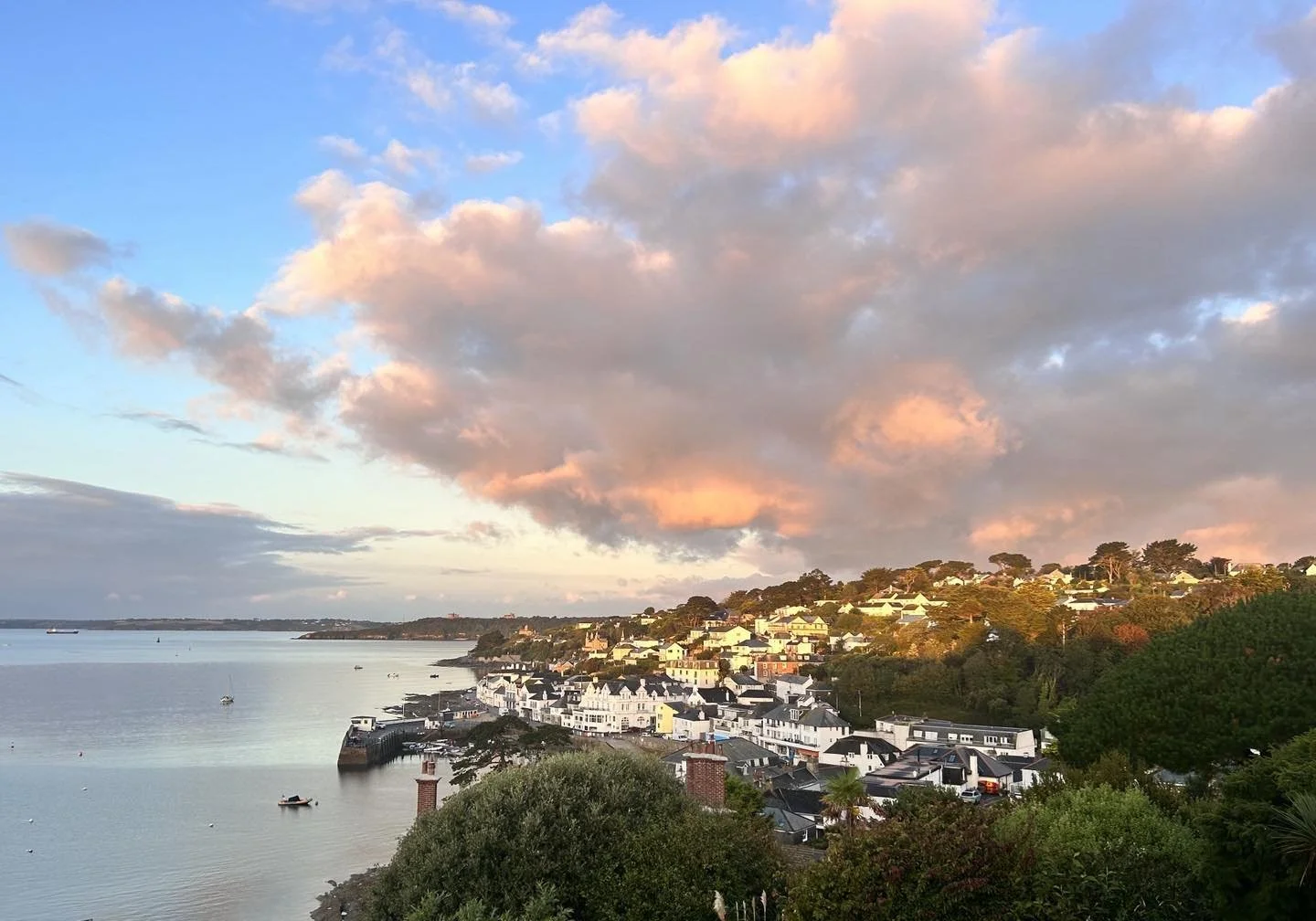 Fantastic 3 days painting @jennyaitkenart at St Mawes and to finish it off the weather gave us this - a very Jenny sky