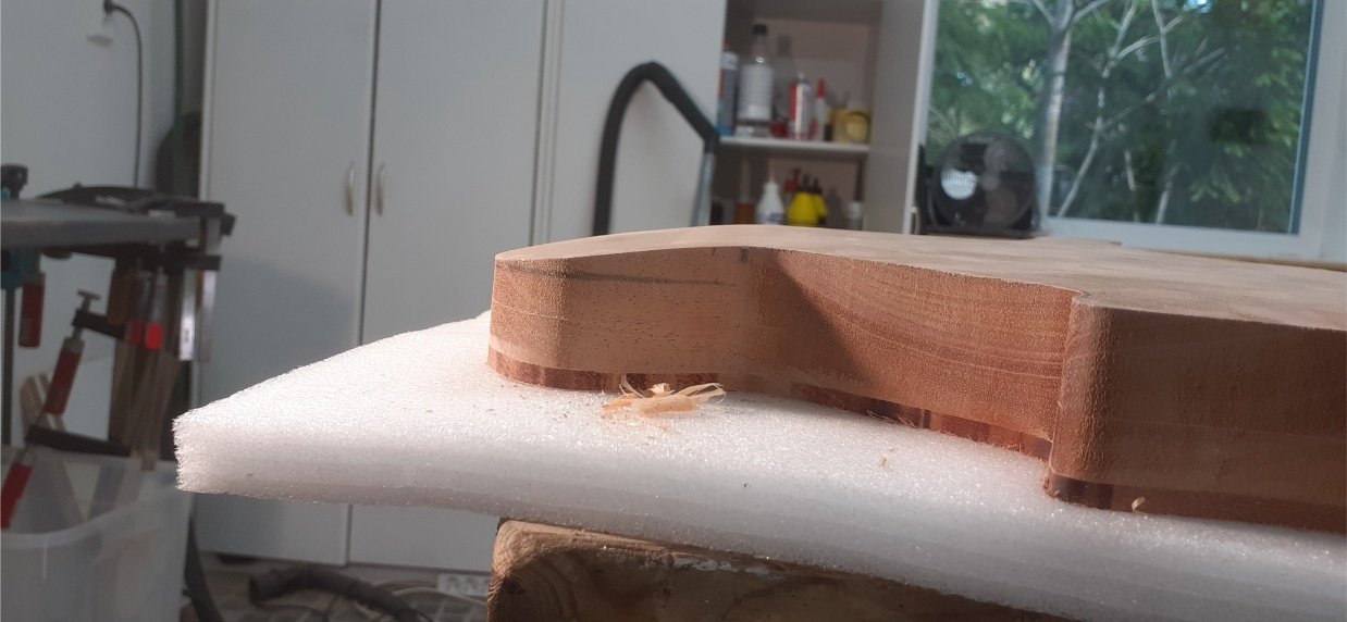 The final shape of the forearm contour. The maple top needs to be bent over this.
