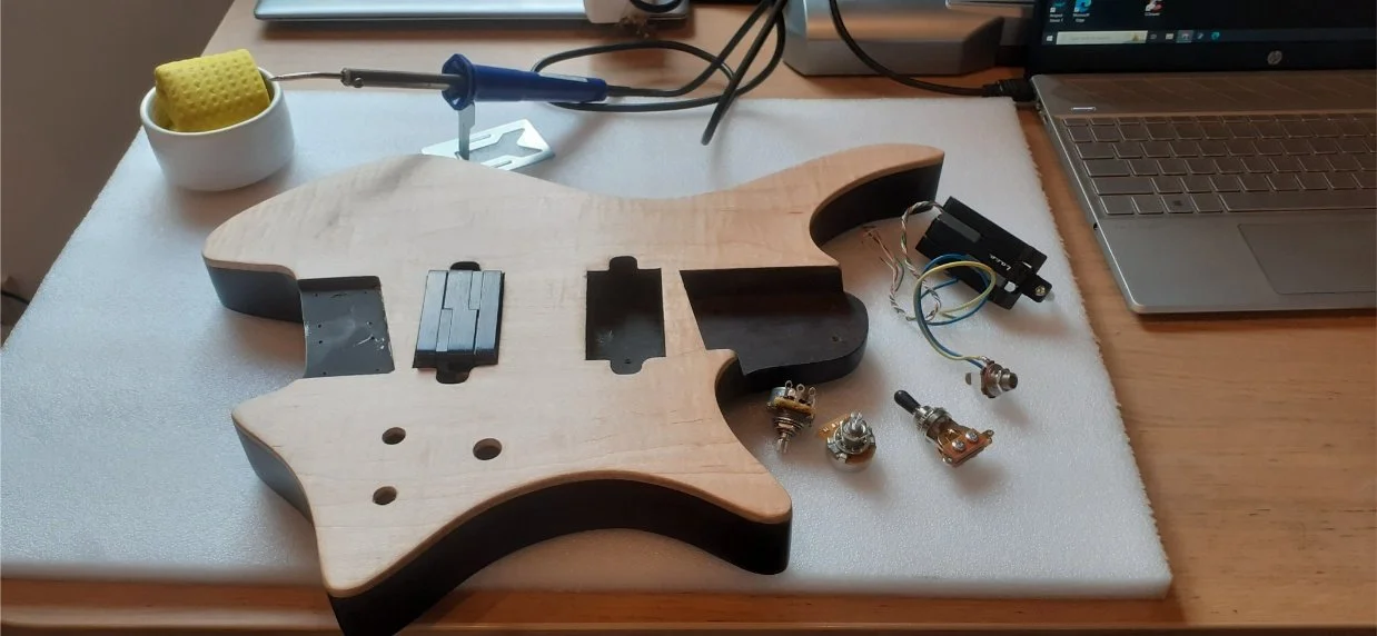 All the cavities were painted with sheilding paint, and the final construction could finally begin. I hate soldering.