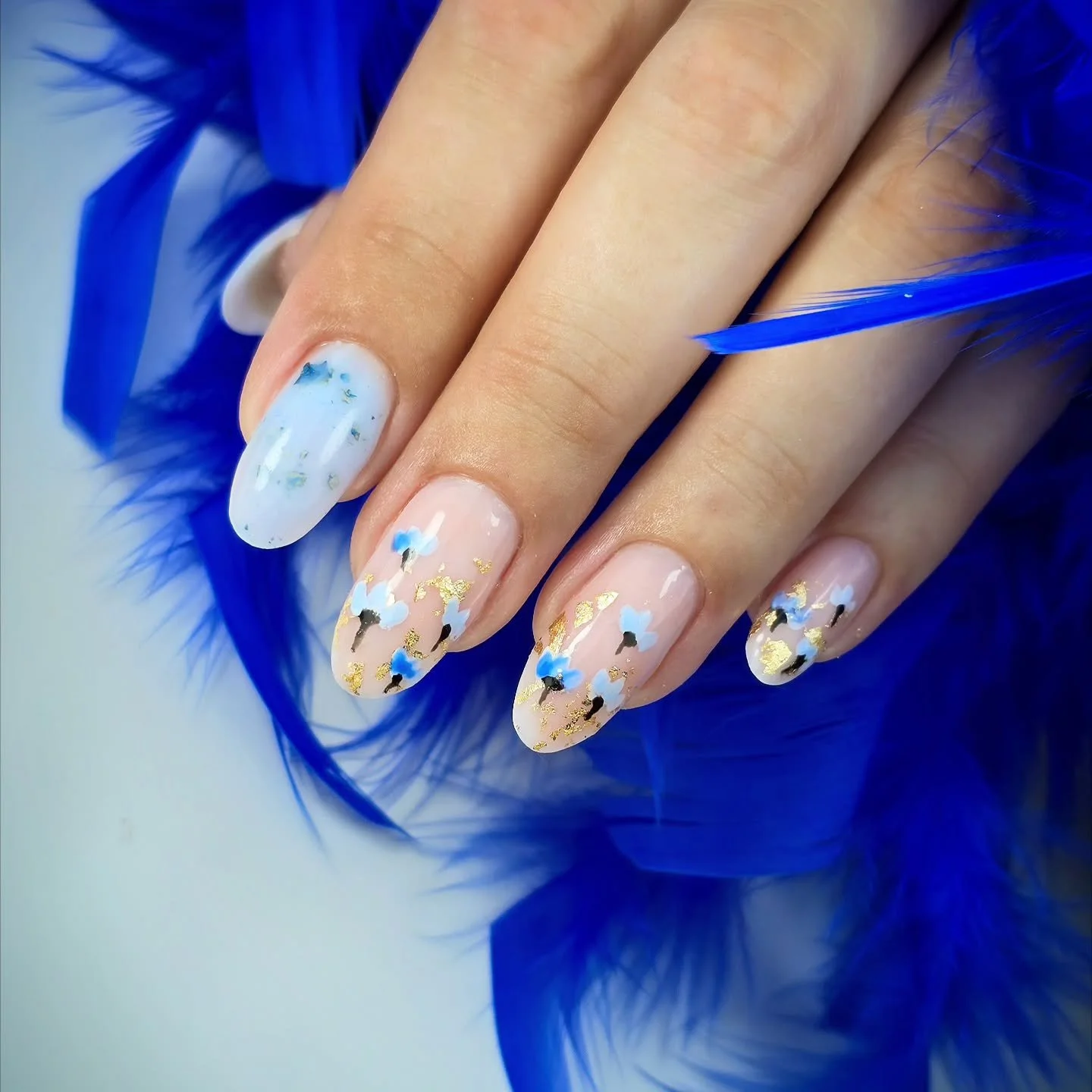 💅✨ Blue flowers &ndash; a subtle detail that catches the eye.
Delicate, romantic and full of charm 💙
A perfect touch of elegance and freshness for any occasion. 🌸

Book now👇 https://staging.facesconsent.com/v1/bookings/
☎️01963548080 Agnieszka 
?