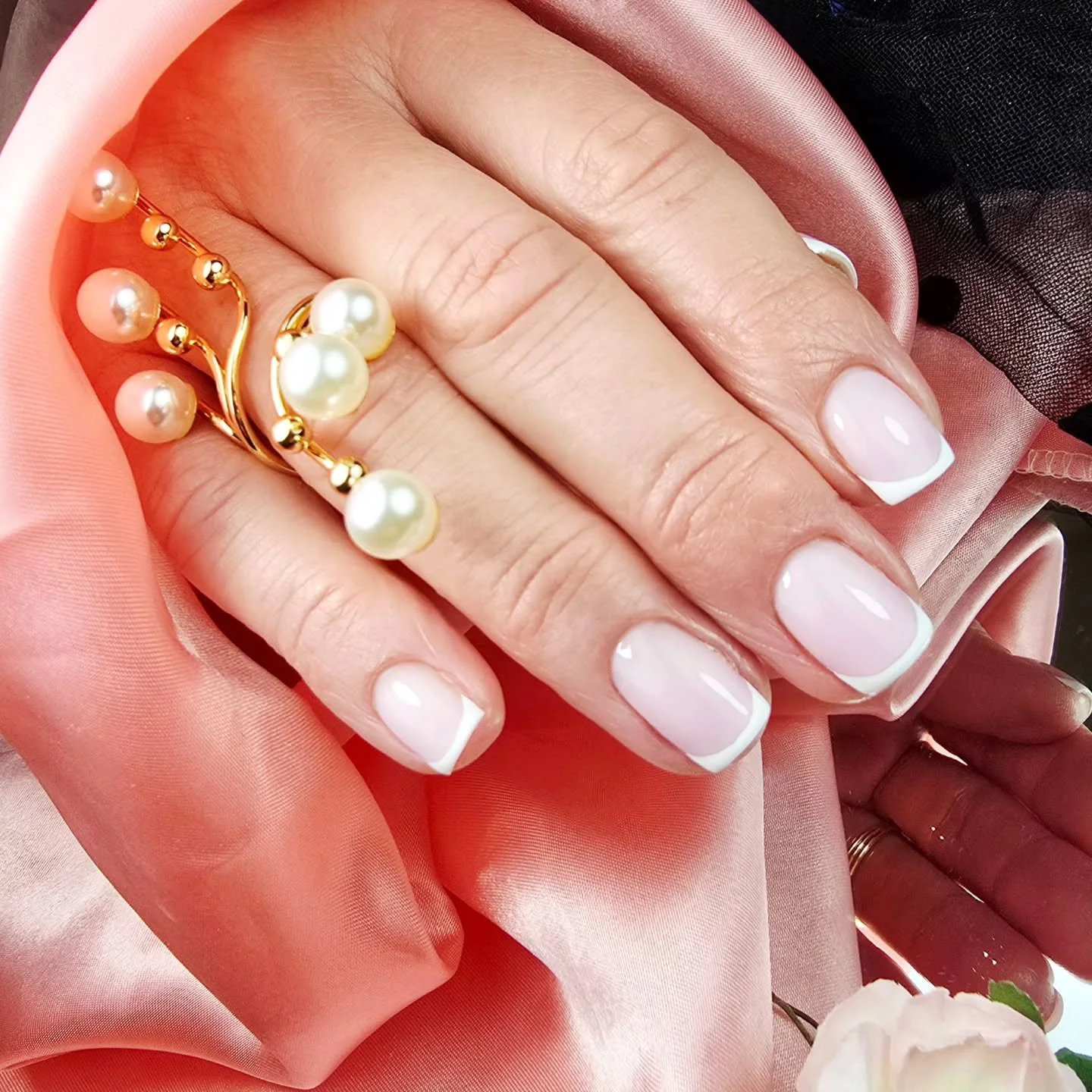 🤍 Classic French 🤍
Gel square nails &ndash; clean, elegant and always in style 💅

Simple, but they do the job ✨

📍 AN Beauty Studio
  1a South Street Wincanton Ba99dh 
📩 info@anbeautystudio.co.uk 
📞 01963548080
🌐www.anbeautystudio.co.uk 

#fre