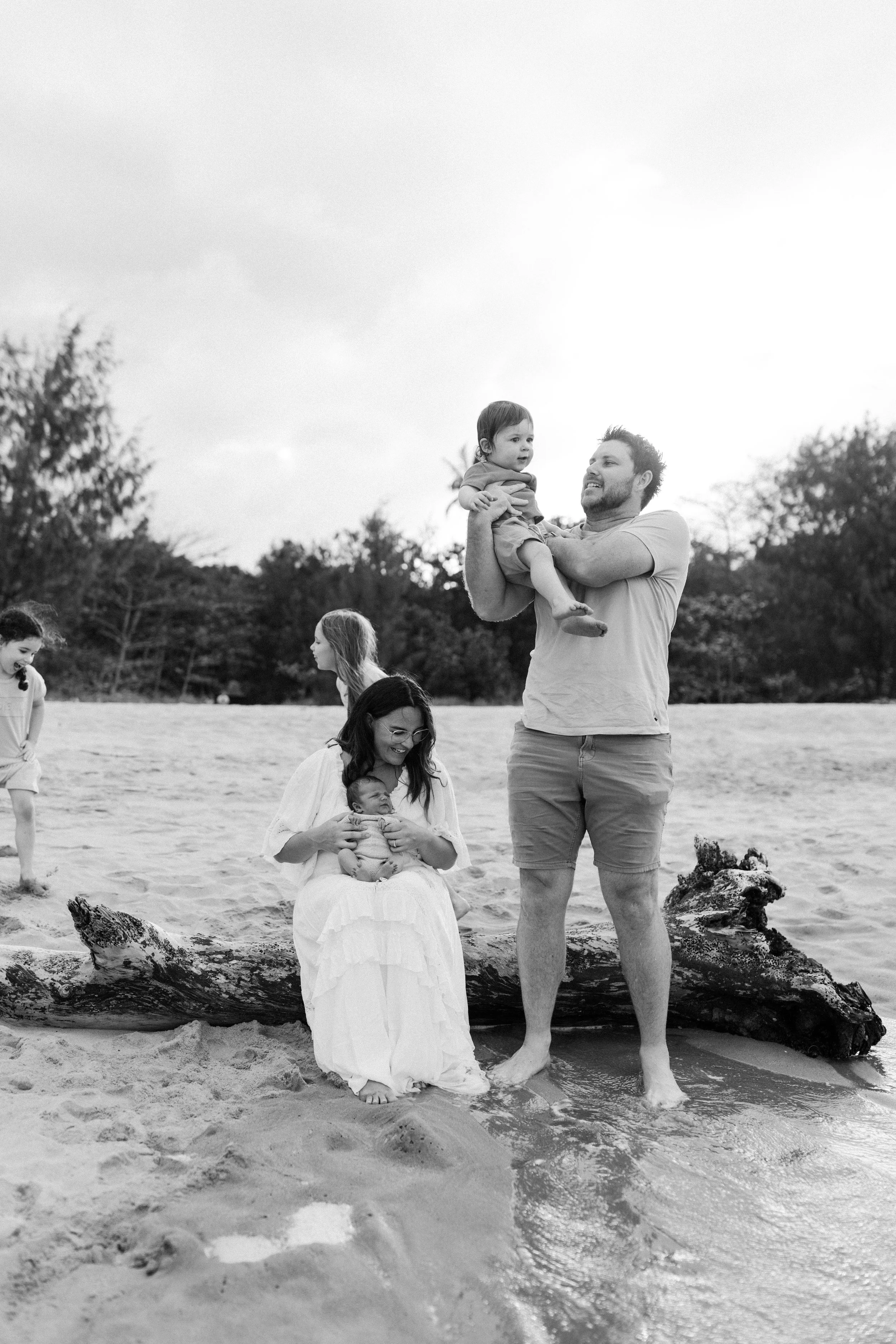 R+M_newborn-1Z2A6337 2.JPG