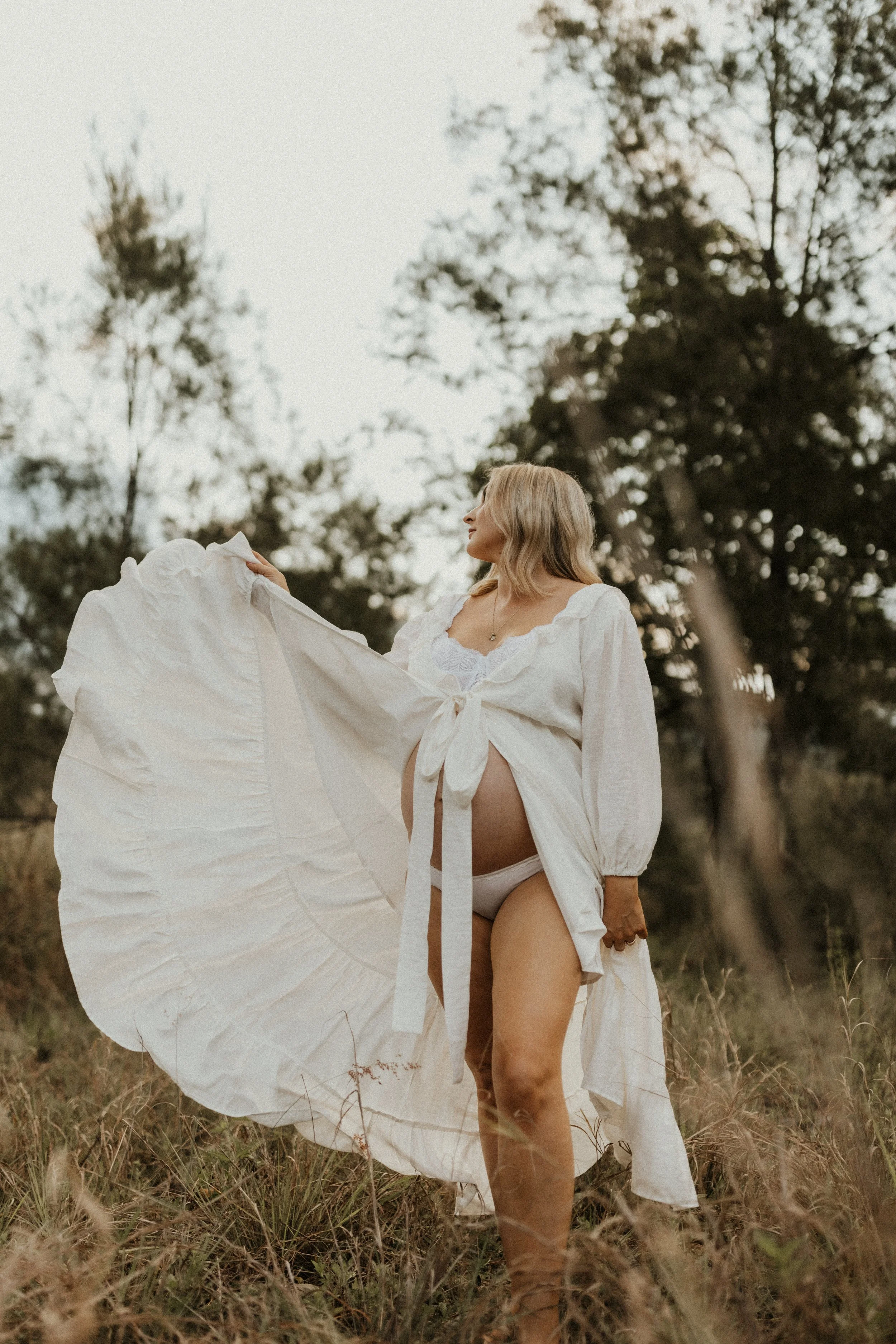 Woven Light Co customer Jasmine + Matt maternity session