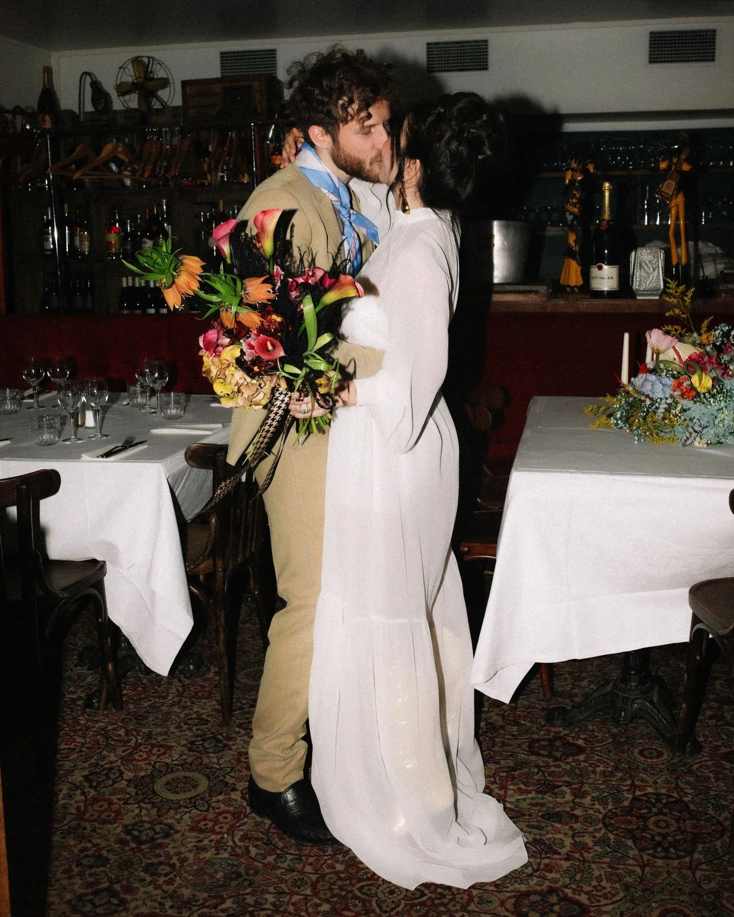 💕 Nous ne pourrons pas vous accueillir ce soir car la Brasserie de l' @hoteldunordparis va servir de d&eacute;cor &agrave; un joli mariage 💍 qui prendra toute la place !
Il y aura des fleurs 🌹partout, des nappes blanches immacul&eacute;e 🤍, un d&