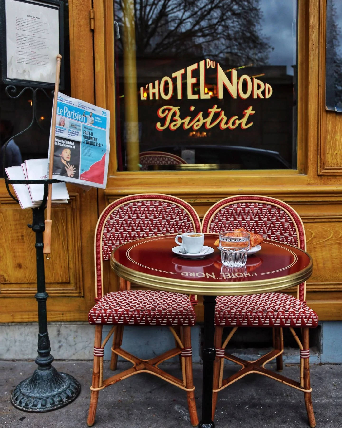 Une terrasse, un caf&eacute; ☕ et un croissant 🥐.
C'est l' @hoteldunordparis !
C'est Paris !

A terrace, a coffee ☕ and a croissant 🥐.
This is the @hoteldunordparis!
This is Paris!

📸 @ggwen

⭐ 𝕃𝕒 𝔹𝕣𝕒𝕤𝕤𝕖𝕣𝕚𝕖 𝕕𝕖 𝕝&acute;ℍ𝕠𝕥𝕖𝕝 𝕕𝕦 