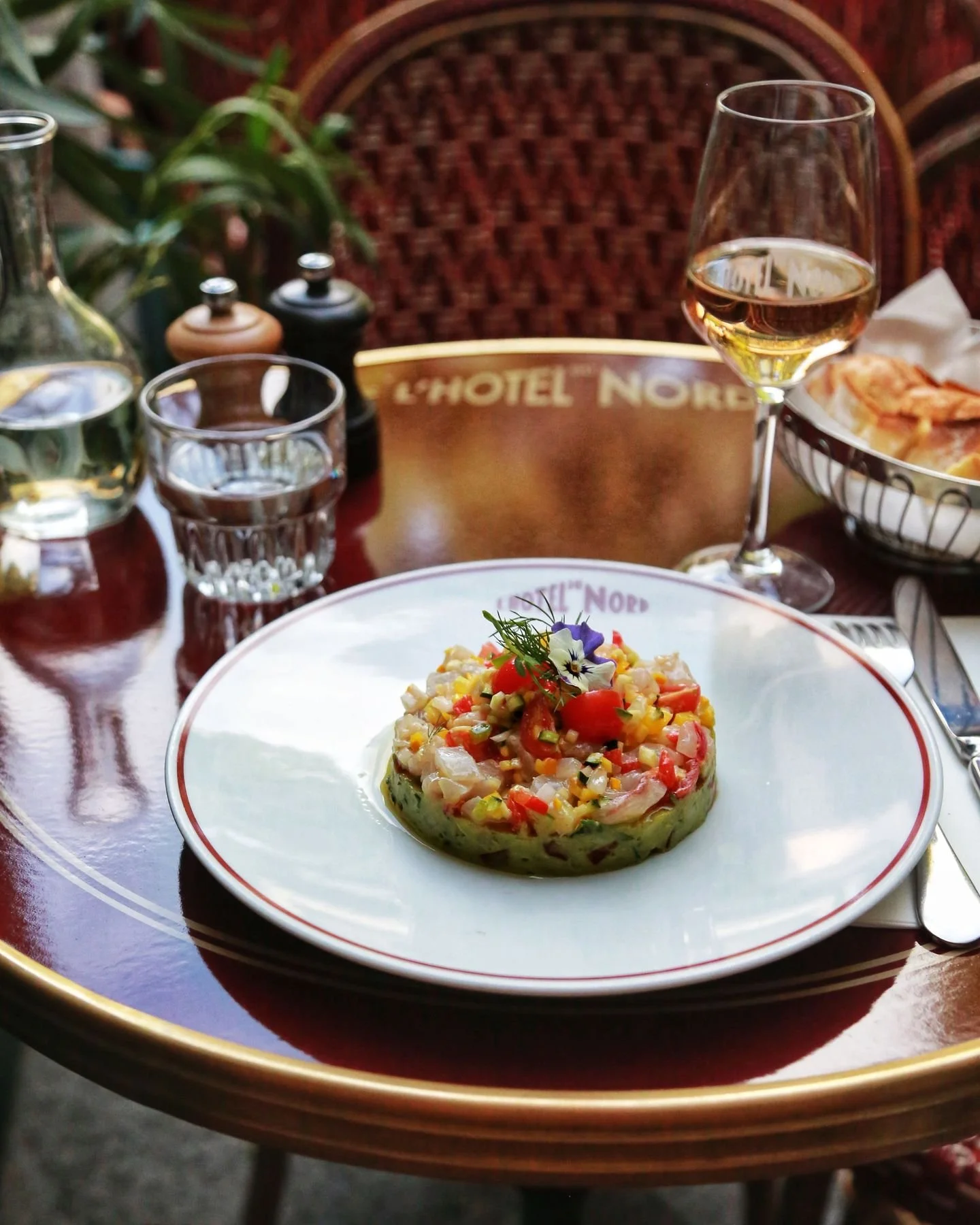 Profitez des derniers rayons du soleil ☀️ d'automne pour d&eacute;jeuner dehors 🍂
Notre terrasse vous accueille 7 jours sur 7, du matin au soir.

Enjoy the last rays of autumn sunshine ☀️ with lunch outside 🍂
Our terrace is open seven days a week, 