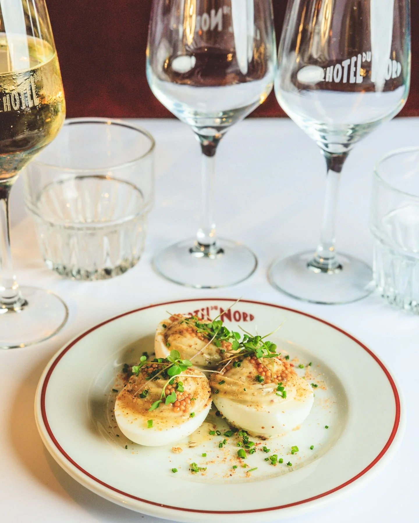 Pour f&ecirc;ter cette Journ&eacute;e Mondiale de l'oeuf 🥚&agrave; l' @hoteldunordparis , nous allons nous r&eacute;galer avec un classique de toute bonne Brasserie parisienne, l'oeuf mayo !!!

To celebrate World Egg Day 🥚at the @hoteldunordparis, 
