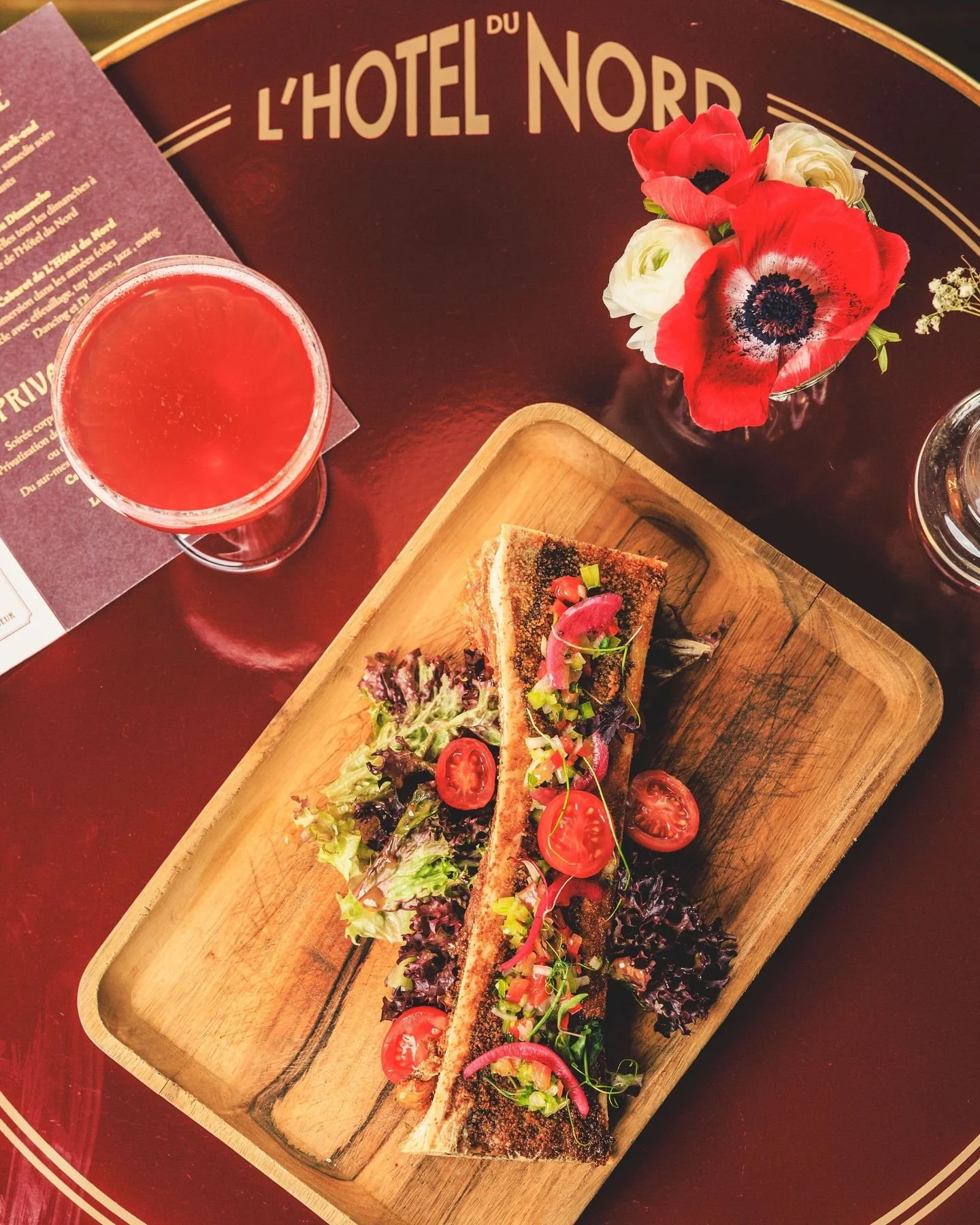 Un os &agrave; moelle, un cocktail Arletty, une belle brasserie, c'est la belle vie !
Vous &ecirc;tes &agrave; l' @hoteldunordparis , pardi !

A marrowbone, an Arletty cocktail, a lovely brasserie &ndash; what a wonderful life!
You're at the @hoteldu