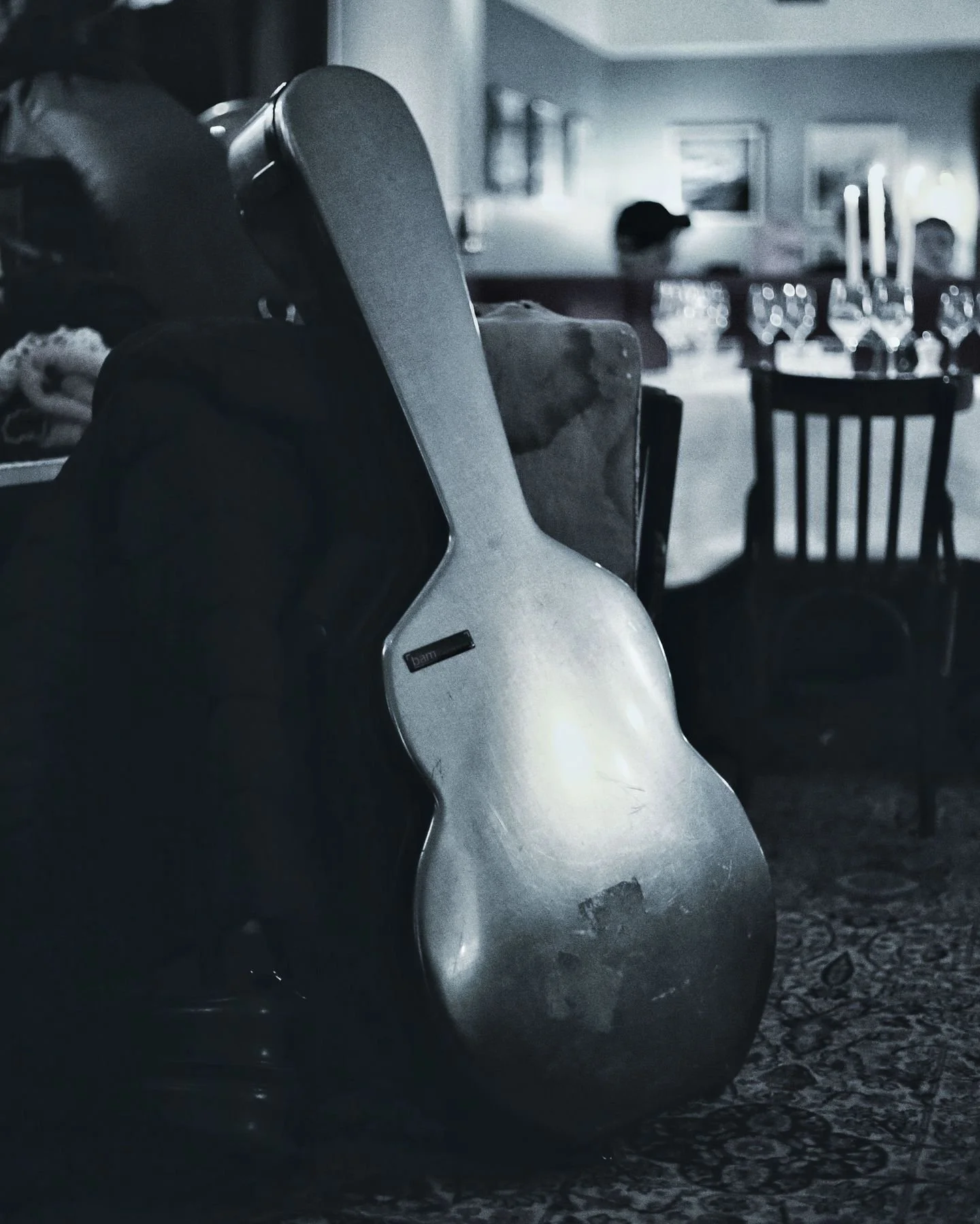 Il y a  toujours de la place pour la musique, le jazz 🎷 en particulier, &agrave; la Brasserie de l' @hoteldunordparis 
En live tous les vendredis et samedis soir , les meilleurs musiciens de la sc&egrave;ne parisienne et internationale viennent se p