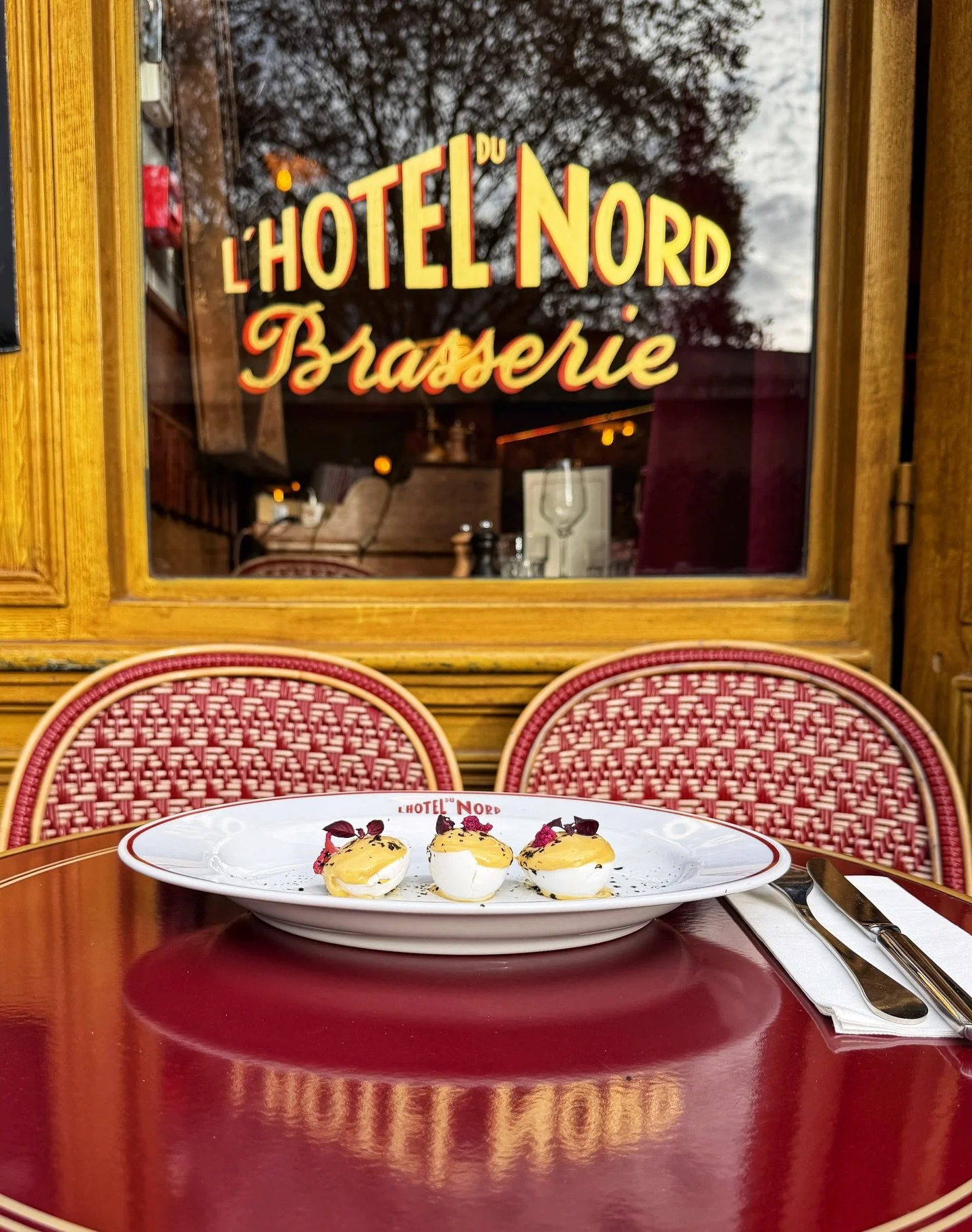 Comme un lundi &agrave; la Brasserie de l&rsquo; @hoteldunordparis , nous vous proposons des &oelig;ufs 🥚 mayo &agrave; la fa&ccedil;on de notre chef.
&Agrave; d&eacute;guster en terrasse si le soleil ☀️ pointe le bout de son nez ou au bistrot au ch