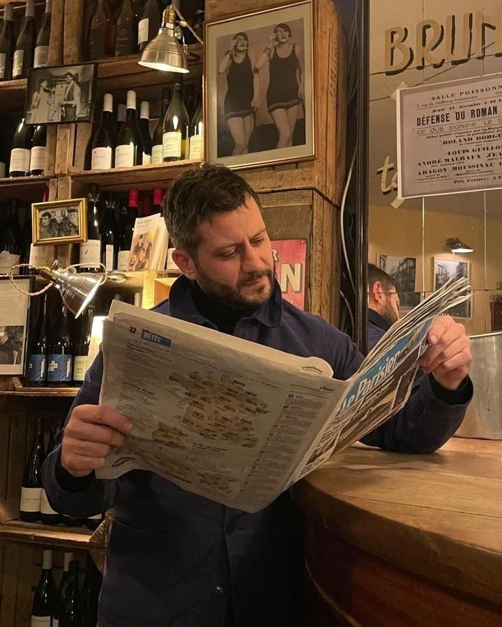 Dans son &eacute;dition du 27 d&eacute;cembre, @leparisien parle des restaurants dans lesquels ont &eacute;t&eacute; tourn&eacute;s 📽️ les &eacute;pisodes de la saison 5 d' @emilyinparis 
L' @hoteldunordparis y figure en bonne place dans l'&eacute;p