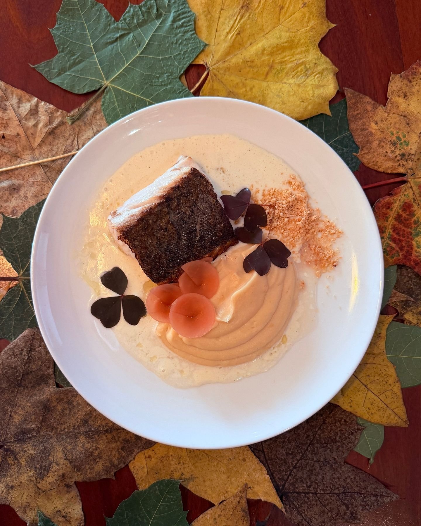 Apr&egrave;s le f&ecirc;tes, rien ne nous emp&ecirc;che de nous amuser 😇.
On all&egrave;ge un peu son assiette 🍽️ et l'&eacute;nergie revient, et ce soir, nous en aurons besoin pour une session de jazz 🎺 avec Hippolyte Fevre.

After the holidays, 