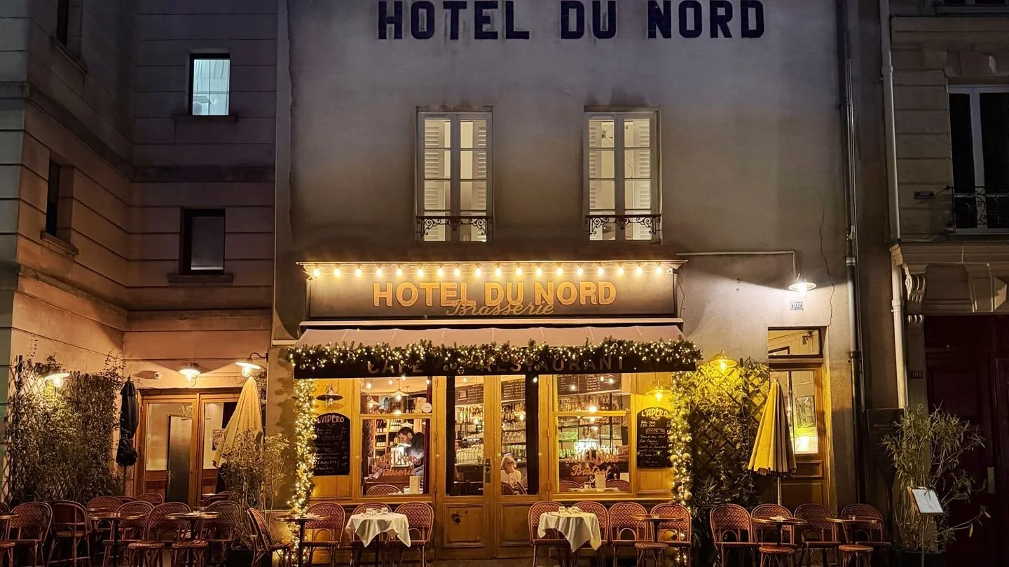 Une derni&egrave;re photo de la fa&ccedil;ade de l' @hoteldunordparis avec les d&eacute;cos de No&euml;l 🌟avant de tout enlever et d'avancer vers le printemps, les jours qui rallongent, le soleil ☀️ sur la terrasse ... 
`
One last photo of the fa&cc