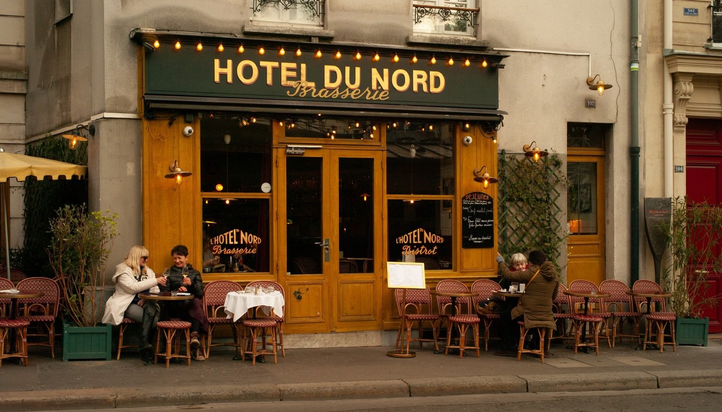 Des moments de vie &agrave; la Brasserie de l&rsquo; @hoteldunordparis , captur&eacute;s par Marcello Cinus 
La convivialit&eacute; d&rsquo;un bistrot au bord du Canal Saint-Martin.
&Agrave; bient&ocirc;t!

Moments captured at the Brasserie of the @h