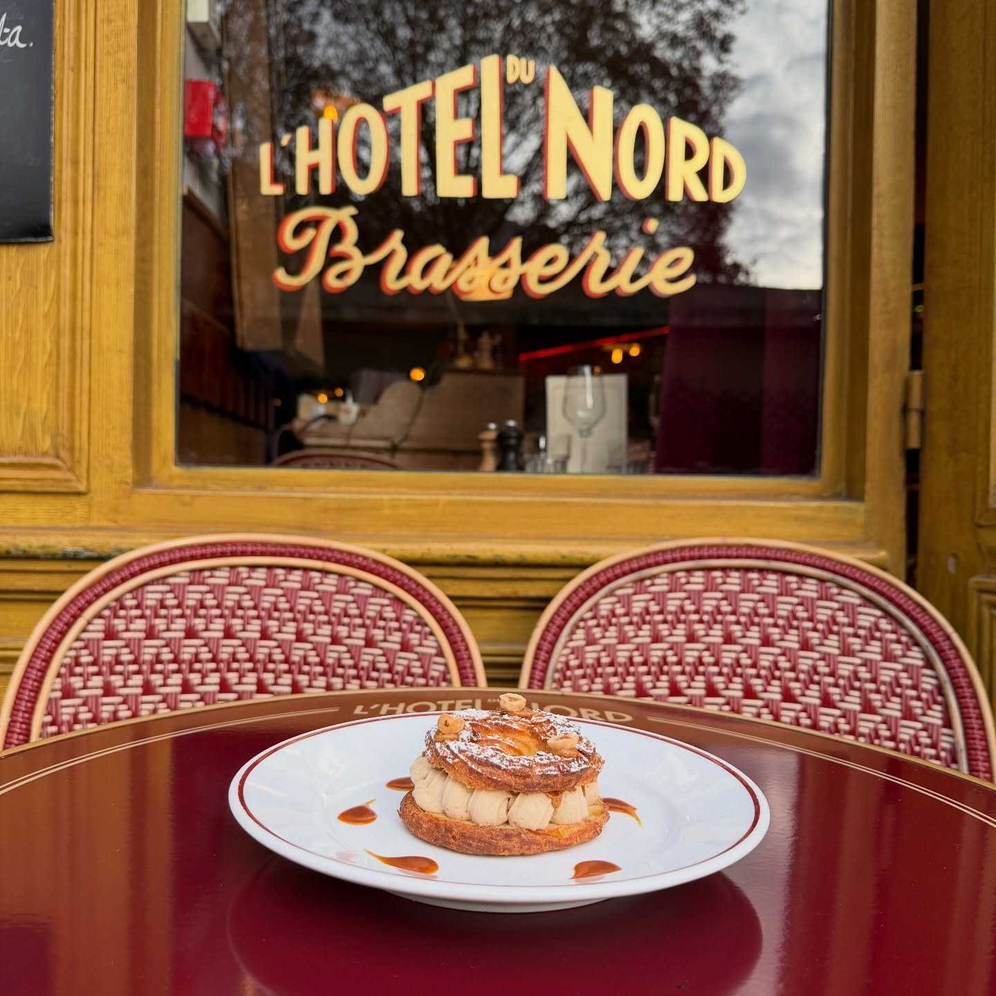 Le Paris-Brest !!! 🍩
P&acirc;te &agrave; choux et cr&egrave;me Chiboust au pralin&eacute; 
L&rsquo;origine de ce g&acirc;teau remonte &agrave; 1910. C&rsquo;est un p&acirc;tissier de Maisons-Laffitte qui en est le cr&eacute;ateur certainement en hom