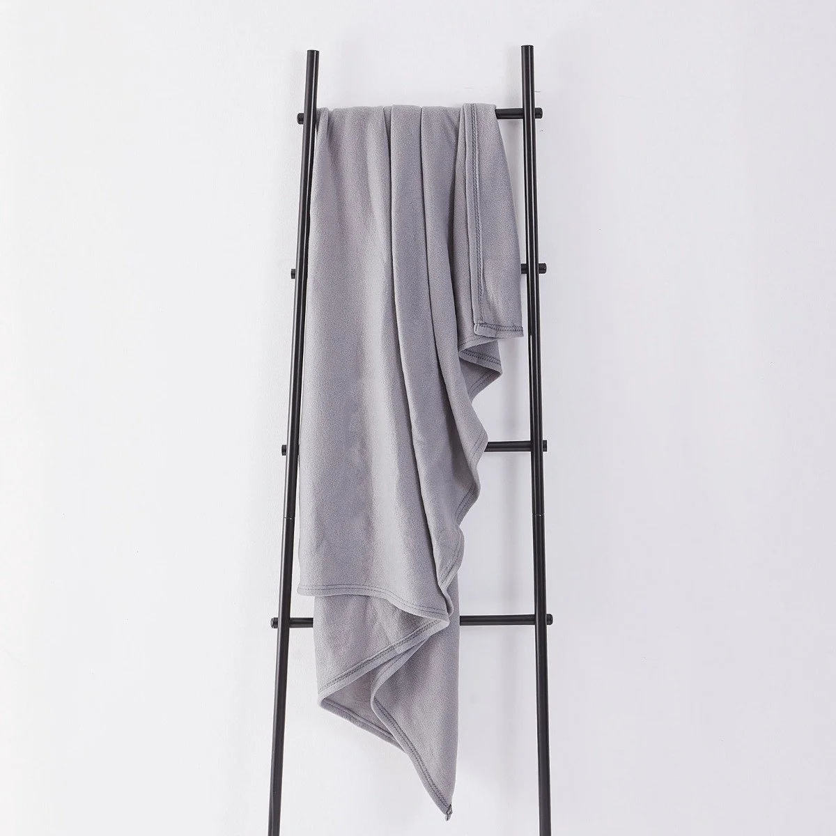 hrow-fleece-silver.jpg