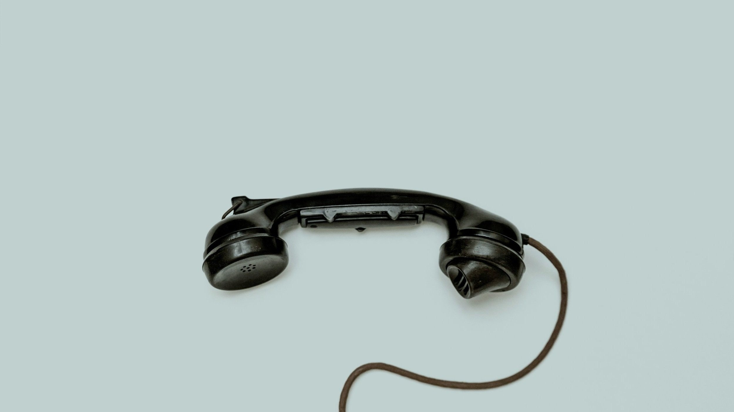 telephone-vintage-black-cord-grey