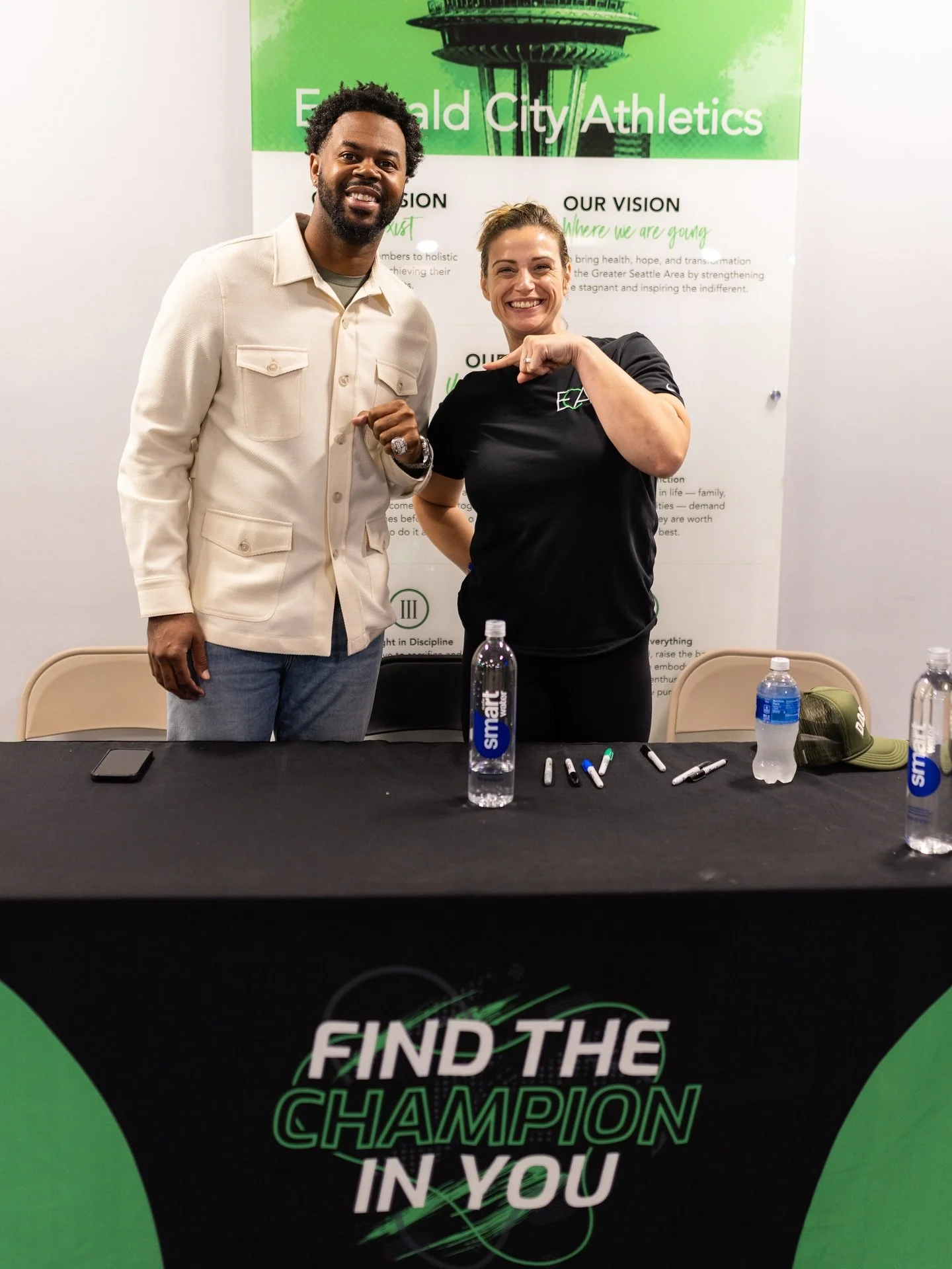 What an honor it was to host local legend @iamsrice at Emerald City Athletics! Sidney showed up and showed out for the ECA community ๐ฆ
๐๐ช๐๐ 
They don’t call us home of the champions for nothin ๐