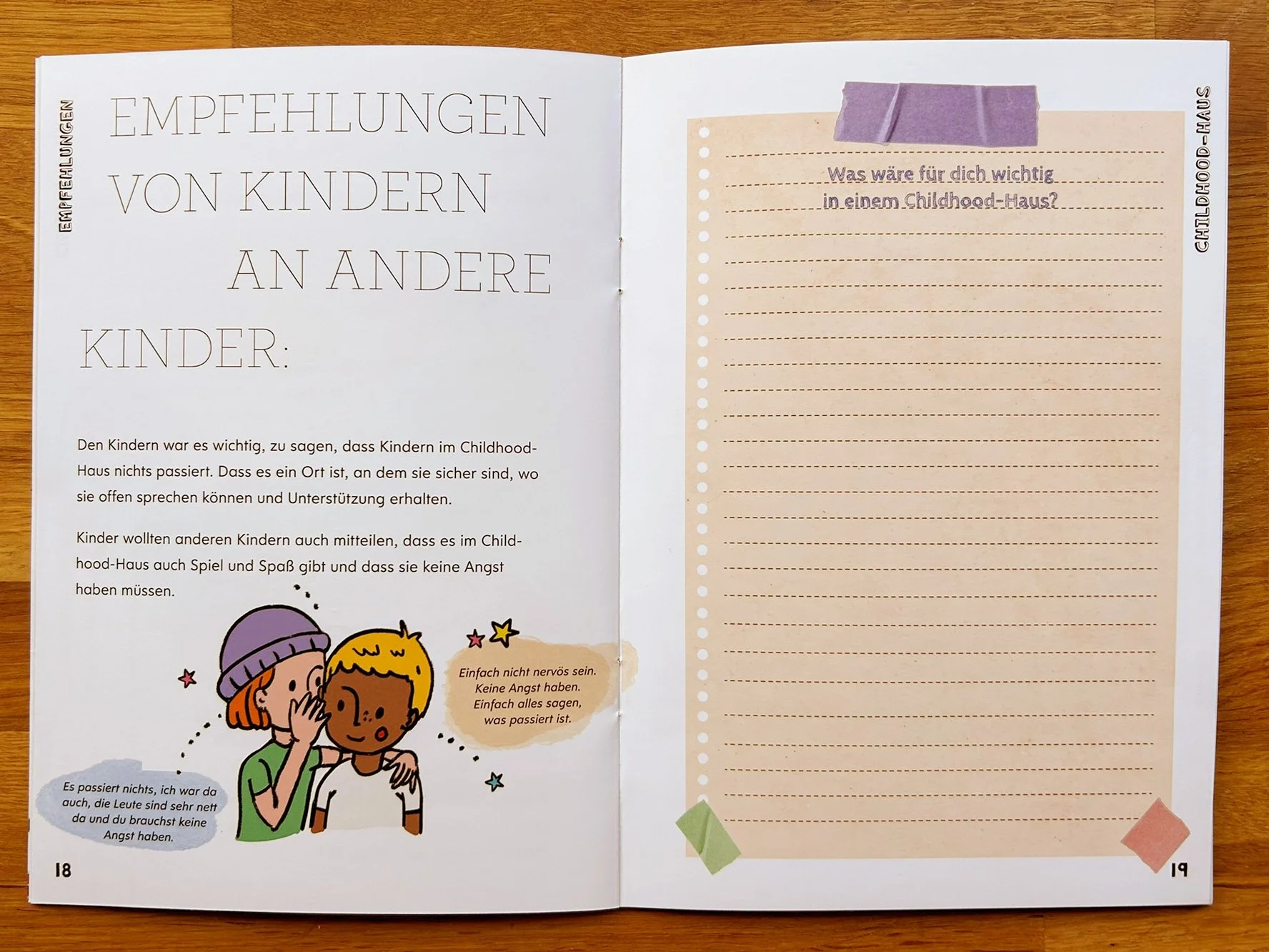 zwei gezeichnete Kinder, flüstern ins Ohr