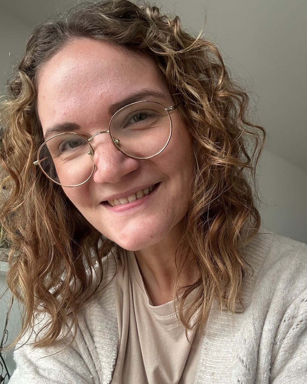 Dankbarkeits-Recap April '25
Ich bin diesen Monat dankbar für …
1️⃣ … überdurchschnittlich viele Good Hair Days (mit Locken ist das wirklich ein Highlight 😅)
2️⃣ … tolle Freundinnen und gutes Essen 🧡
3️⃣ …