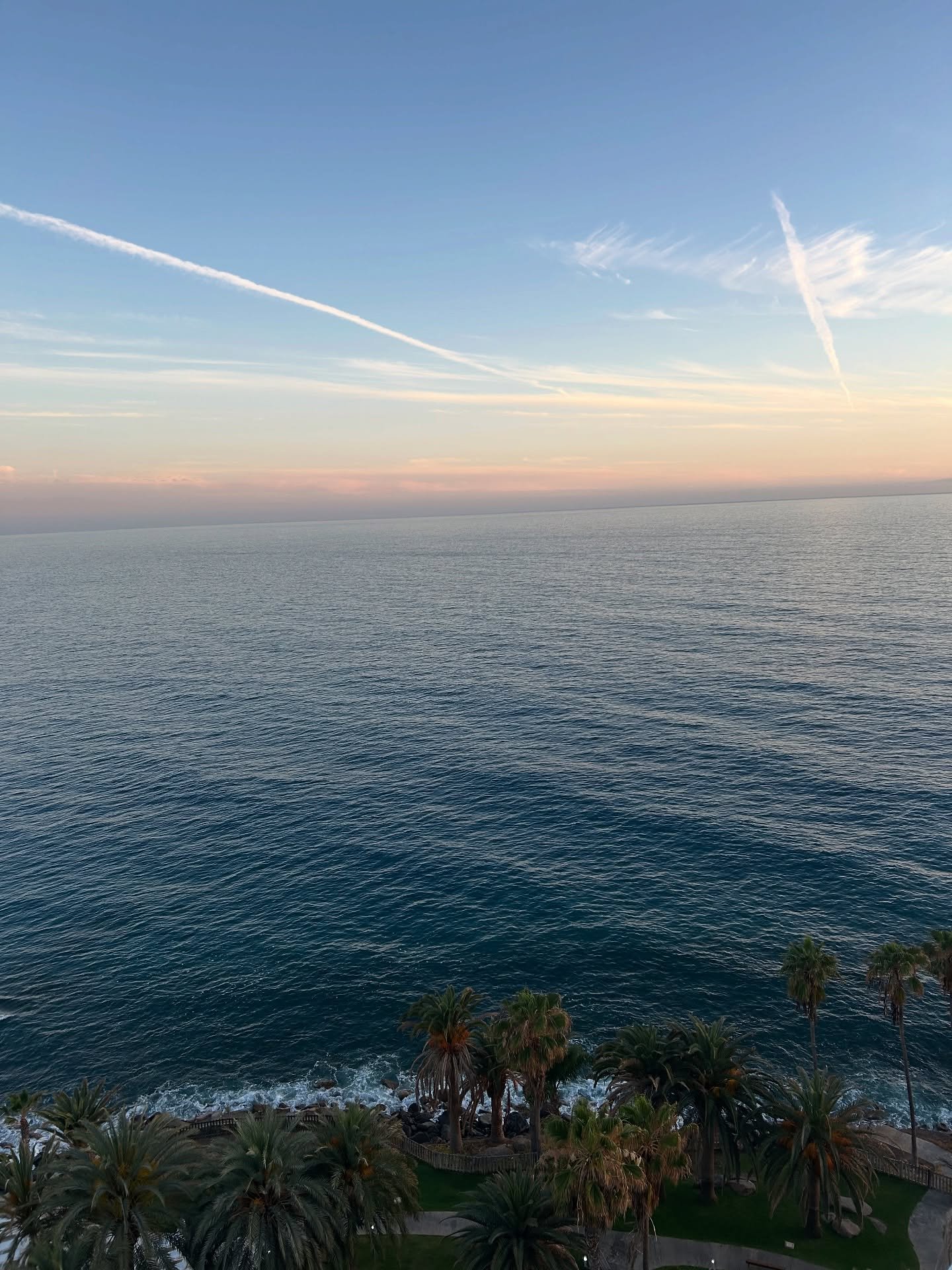 Dankbarkeits-Recap Mai 25
Im Mai war ich dankbar …
🌊 … für Sonnenuntergänge und das Meer
🧘🏼‍♀️ … dafür, dass ich mir endlich mal wieder selbst viel Zeit auf der Matte nehmen konnte.
😴 … fü