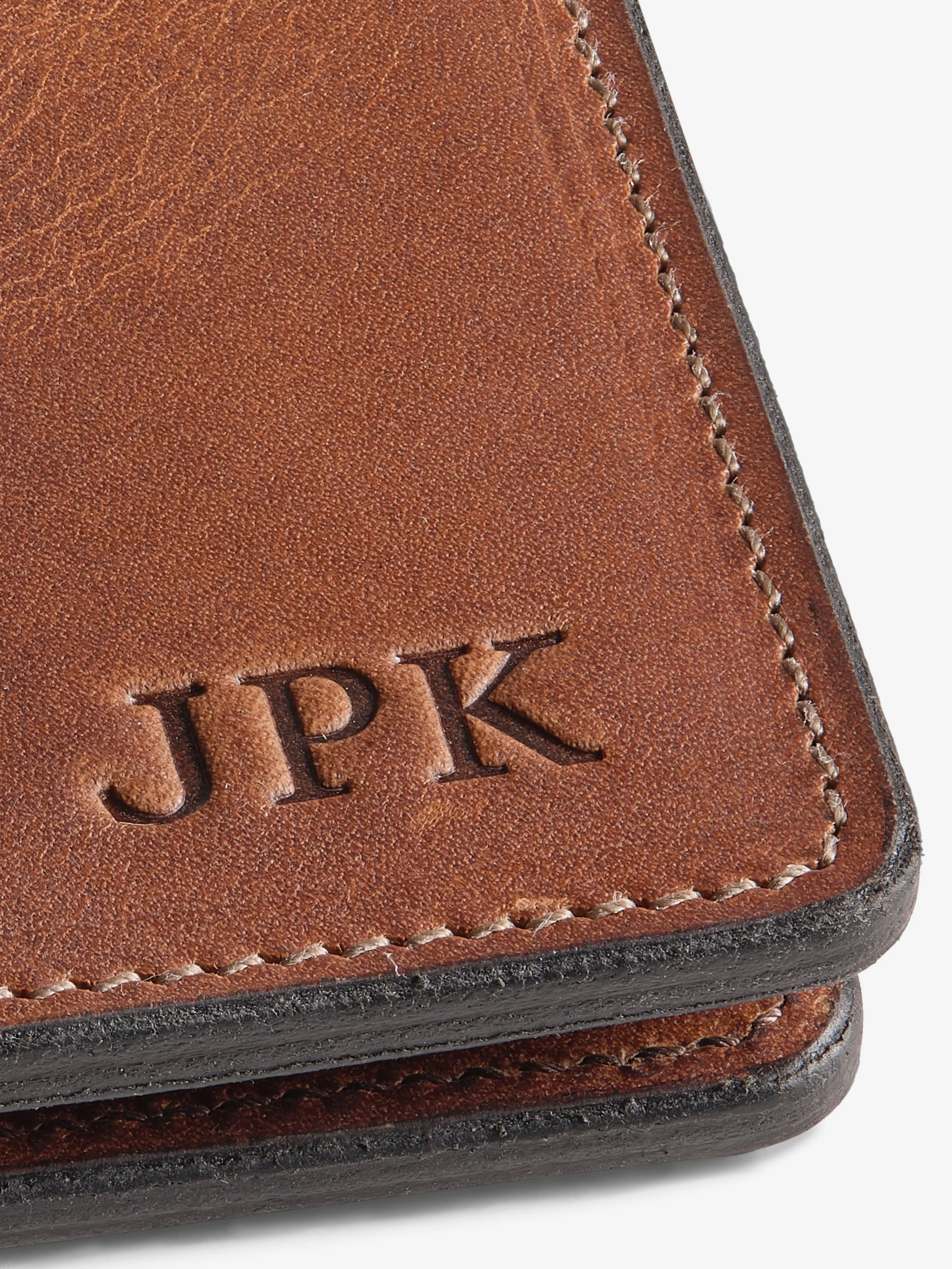 10_Traditional Bifold Wallet_Dublin_Macro.jpg