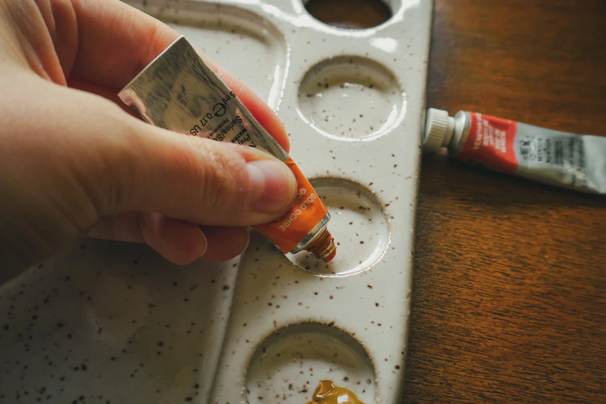 squeezing paint into palette.JPG