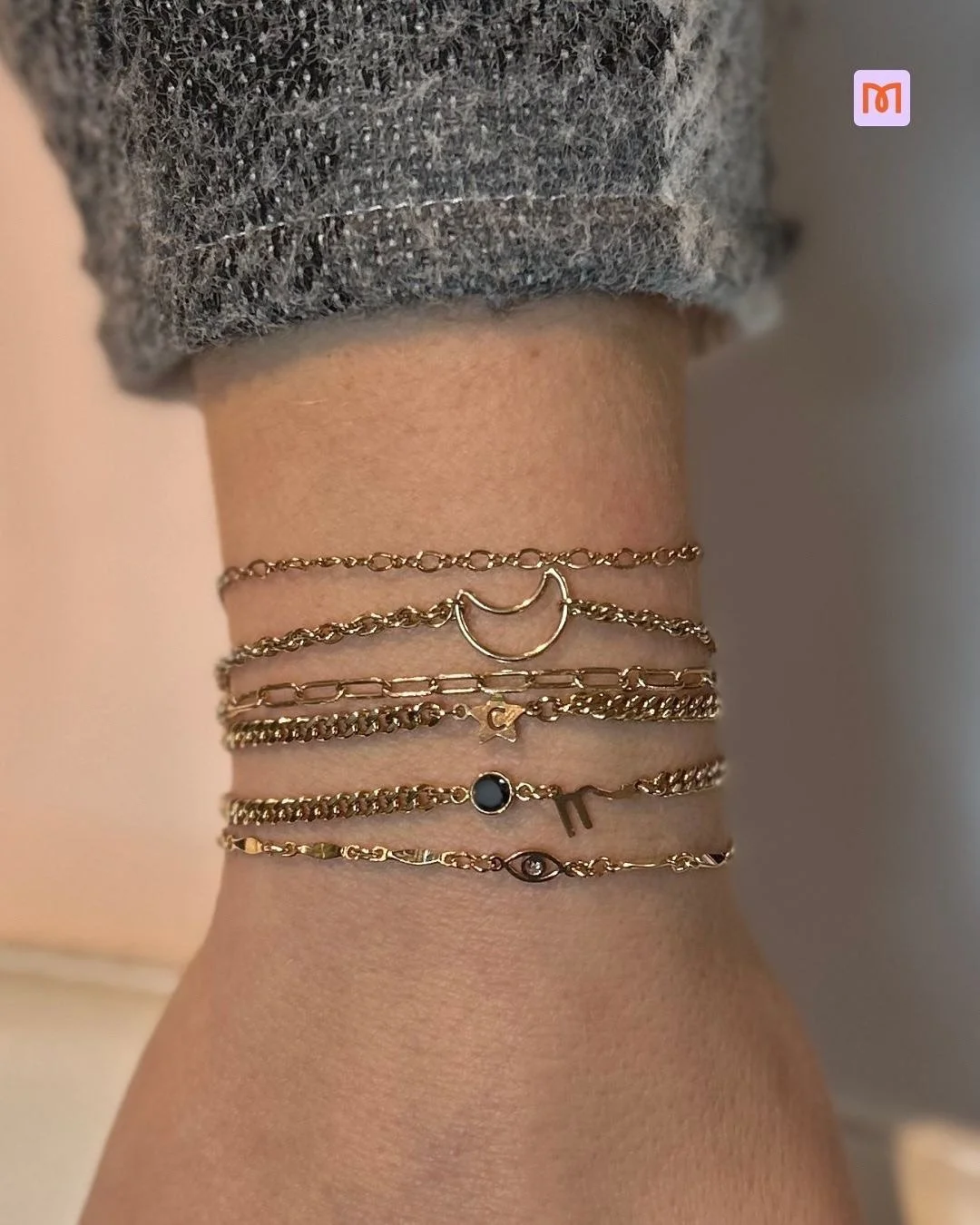 Jewelry that will make your entire fall outfit🍂✨ Kick off fall with a stunning stack TODAY, September 25th from 5 - 7 at @kentlandsflowersandbows! 
⠀⠀⠀⠀⠀⠀⠀⠀⠀
This pop-up is all about supporting incredible women-owned businesses! Create a custom piec