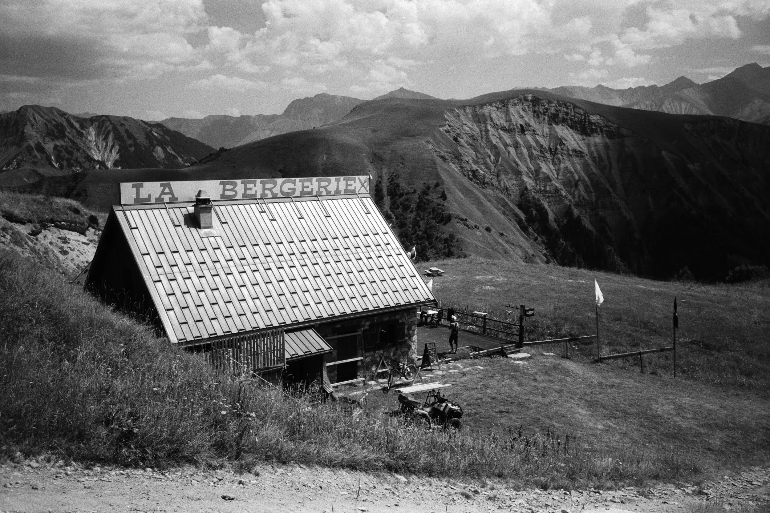Saint-Sorlin-d'Arves 2025 - Ilford FP4 Plus 125 - B+W 040 Gelborange filter - Nikon L35AF.