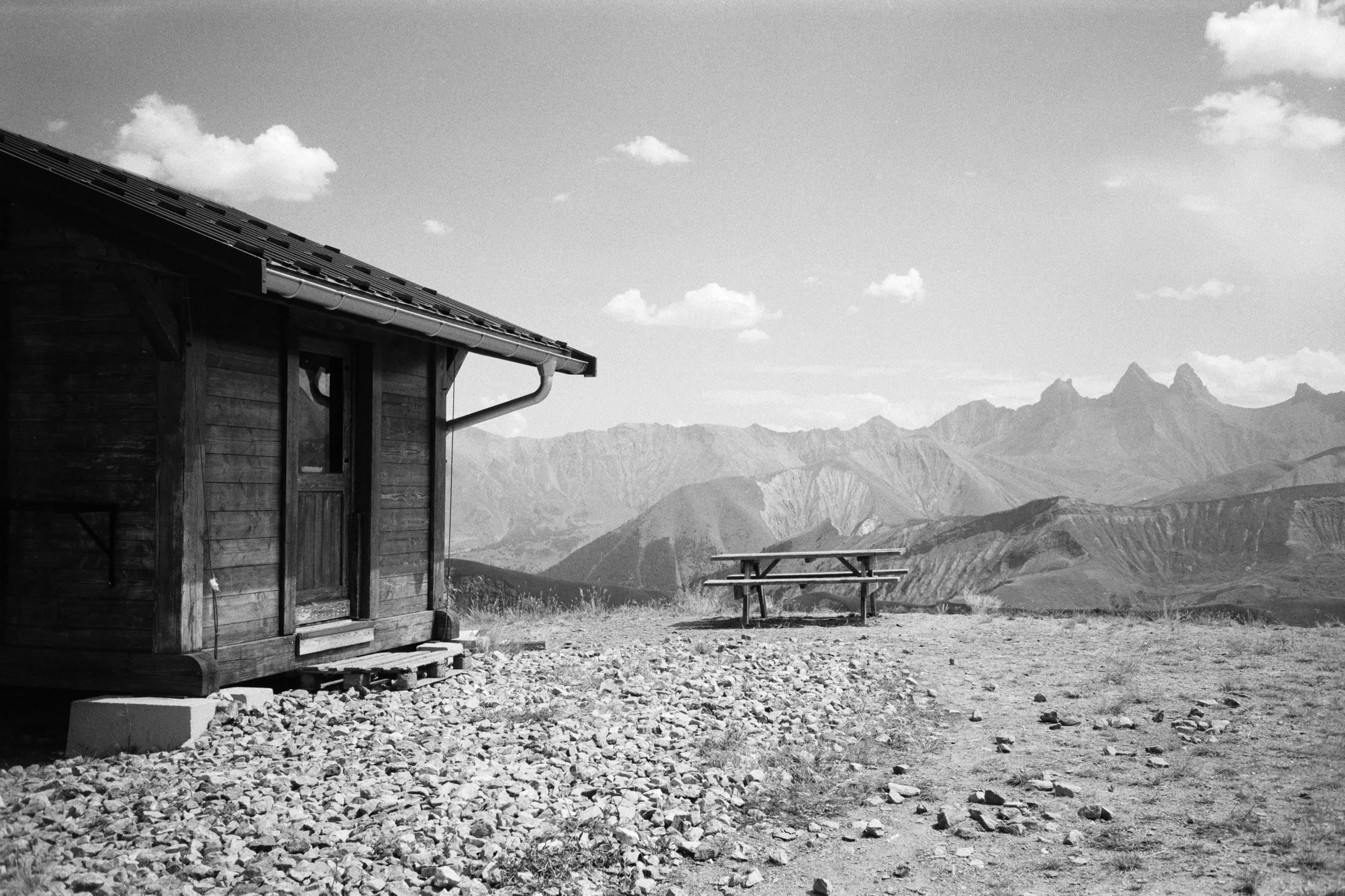 Saint-Sorlin-d'Arves 2025 - Ilford FP4 Plus 125 - B+W 040 Gelborange filter - Nikon L35AF.