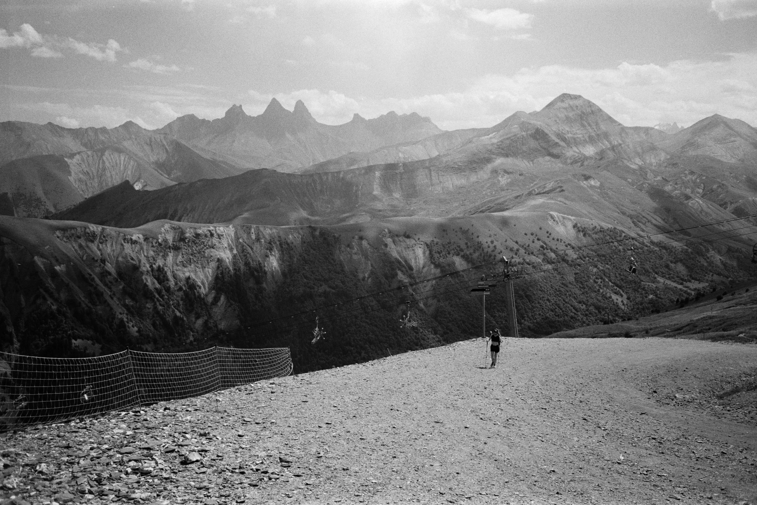 Saint-Sorlin-d'Arves 2025 - Ilford FP4 Plus 125 - B+W 040 Gelborange filter - Nikon L35AF.