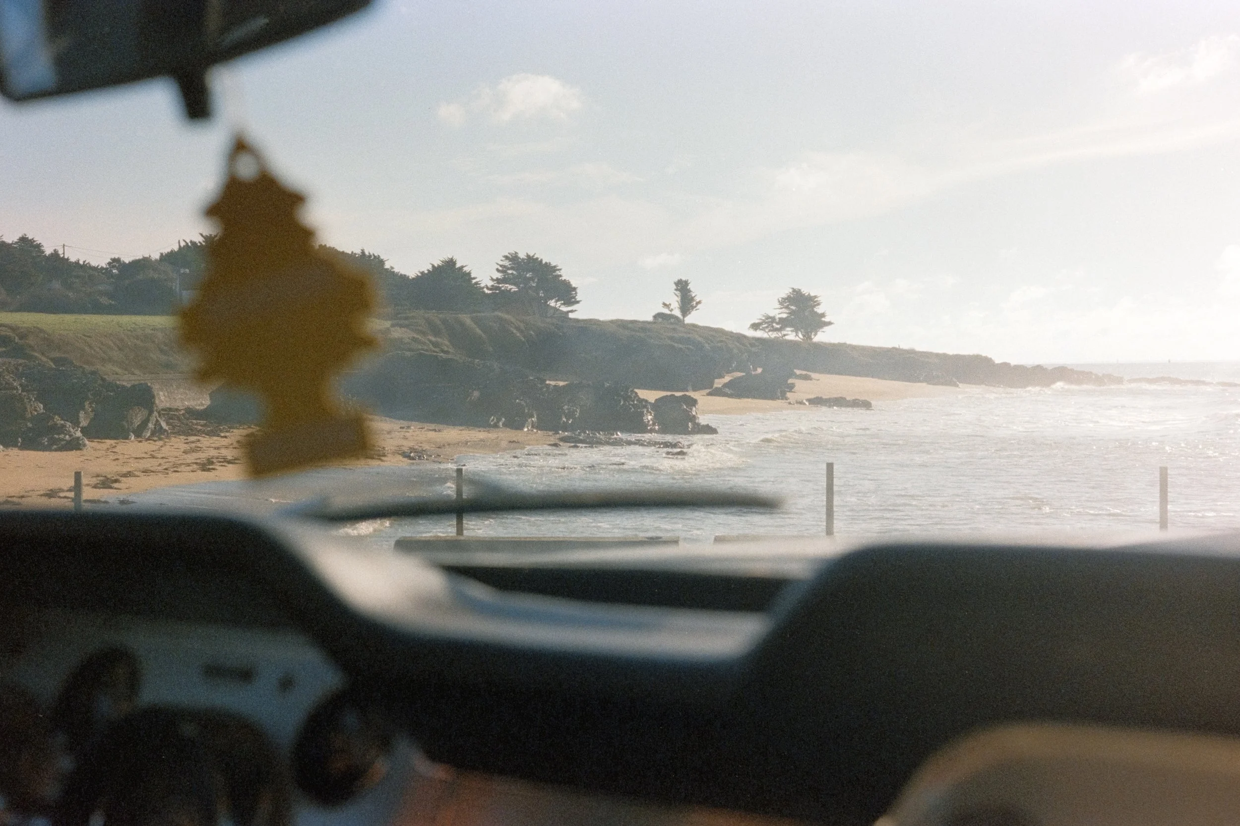Documentary - Kodak Vision3 500T / 5219 (Donated by Joshua Ewert & respooled by l'Atelier Argentique) - Tiffen 85B color conversion filter - Voigtländer Nokton 50mm f/1.2 Asph. - Leica M6. //Pornic 2025.