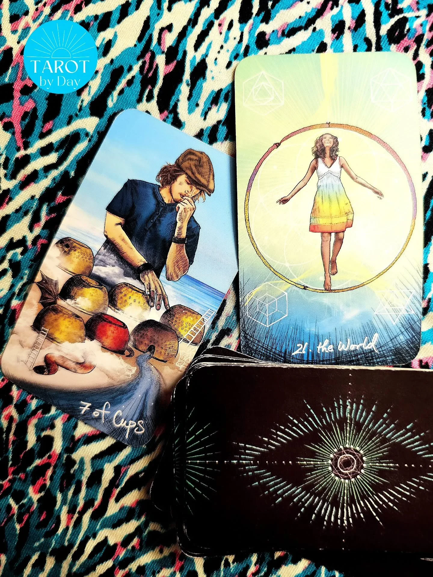Today brings us the 7 of Cups & the World!π«ππ« Even when we can't see it clearly, there's always another choice. We have to play by the rules to live in society. But things are changing rapidly, leading to overwhelm & confusion. Take a mome