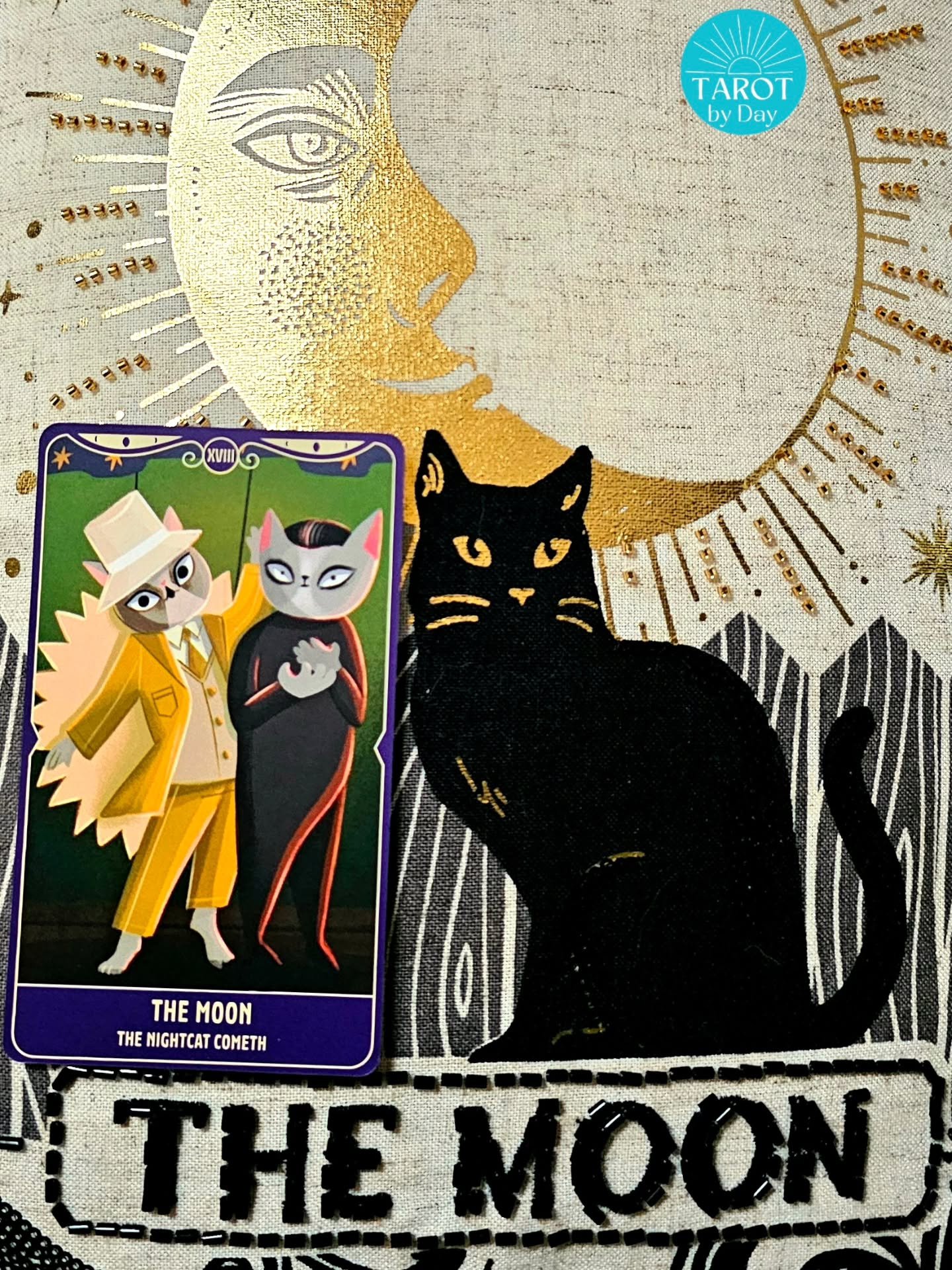 Today brings us the first full moon of 2026!🌝♋️🎉 Hilariously, tarot loves to give us the Moon card when pulling on lunations. This reminds us that while the cycles of the moon are predictable, the outcomes of these cycles are not. The Cancer full m