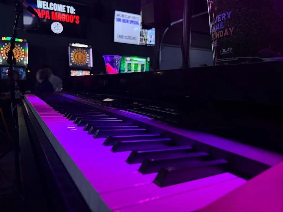Dueling Pianos @ Papa Magoos