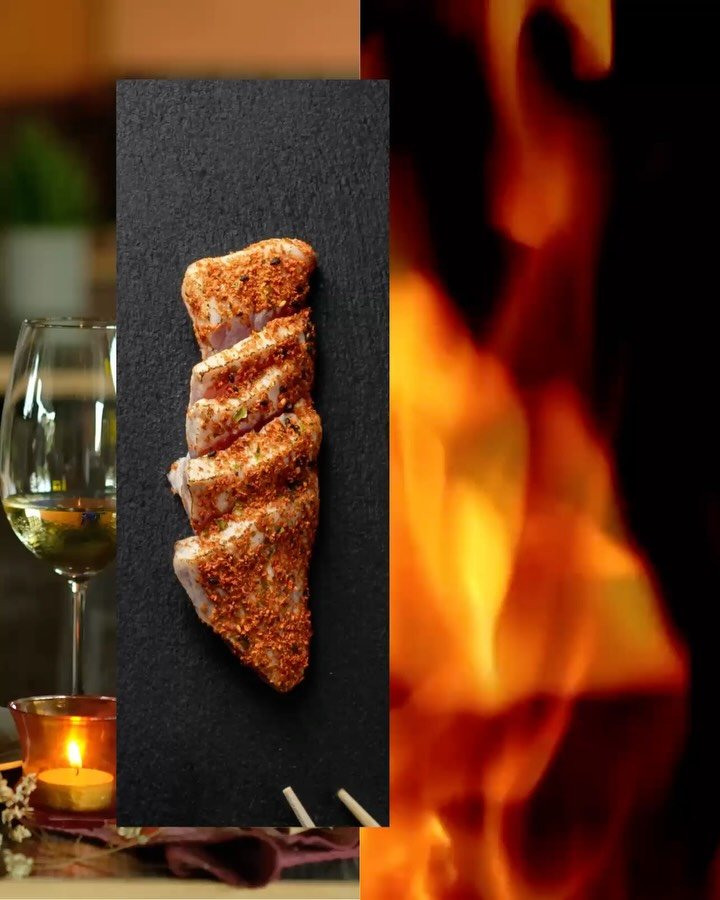 Entre l&rsquo;eau, le feu et la fum&eacute;e se trouvent des saveurs import&eacute;es, ma&icirc;tris&eacute;es et adapt&eacute;es.

L&rsquo;eau, d&rsquo;o&ugrave; tout commence.
La mer, les vagues, la fra&icirc;cheur brute, l&rsquo;origine m&ecirc;me