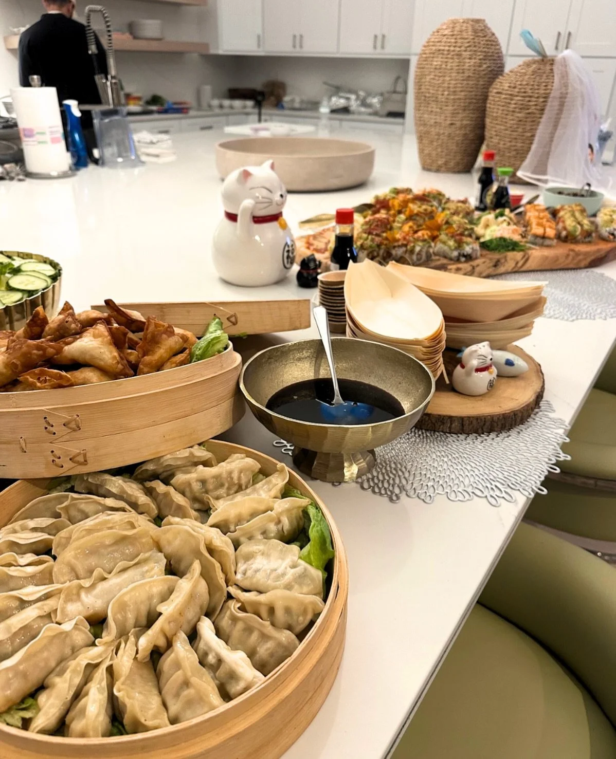 The best thing you can do for your bachelorette on 30A?✨ 

An at-home sushi night with me and @shaka30a 

Your girls will thank you.🍣🥂
.
Private chef | foodie | at-home sushi night | bachelorette party | 30A Florida